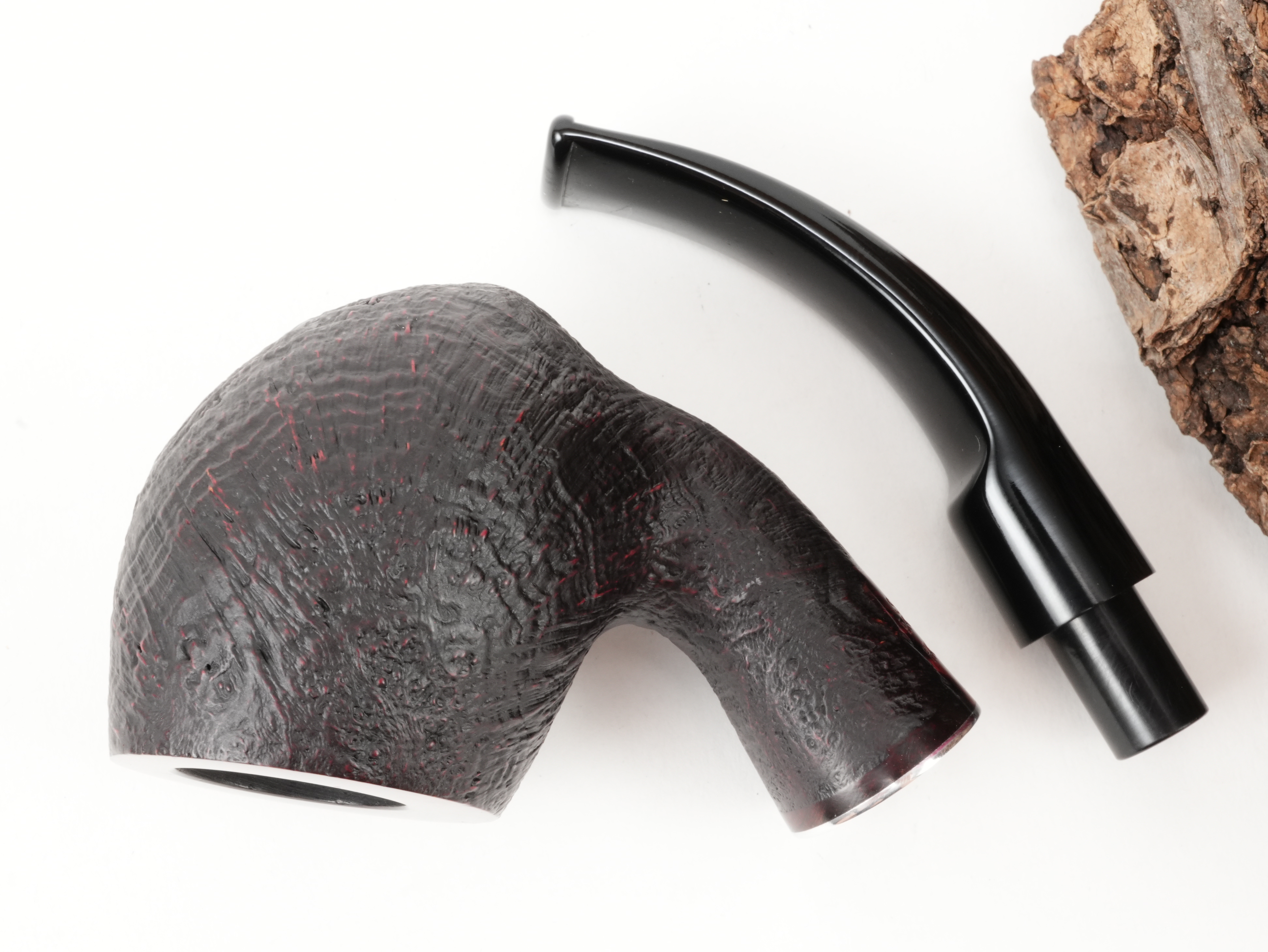 Draufsicht auf die zerlegte Stanwell H.C. Andersen Sandblasted 7 mit getrenntem sandgestrahltem Bruyèrekopf und kurzem Acrylmundstück