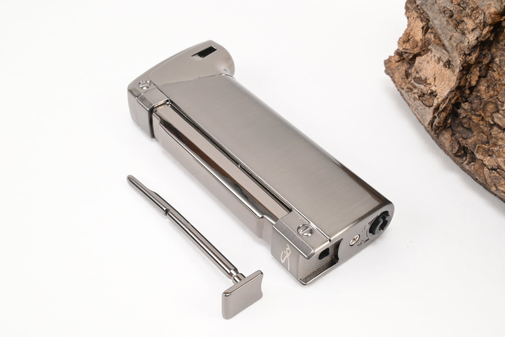 sky_pipe_lighter_james_gun_7