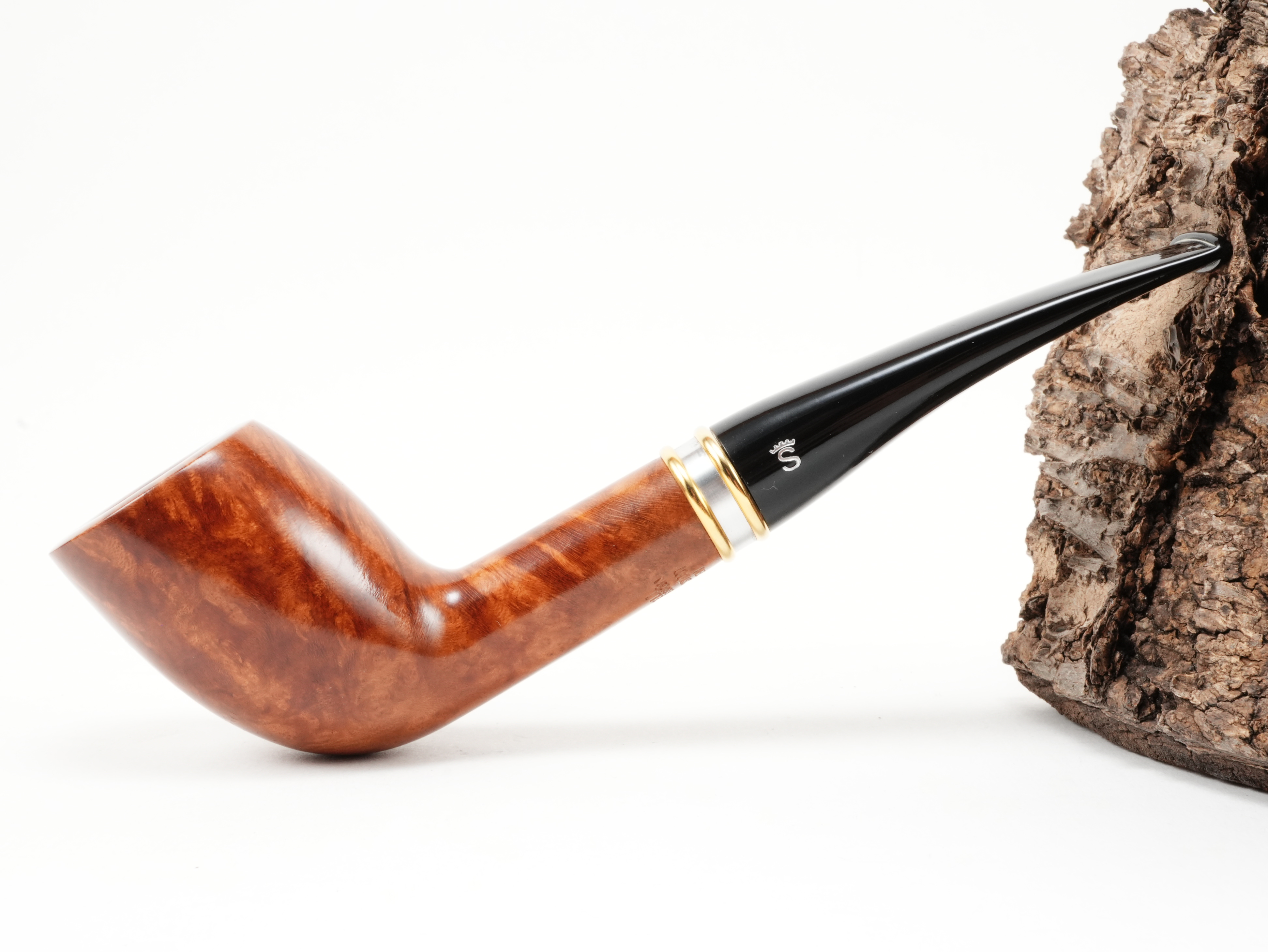 Seitenansicht der geraden Stanwell H.C. Andersen Light 1 Pfeife im Albert-Shape mit glänzendem Finish und Zierring