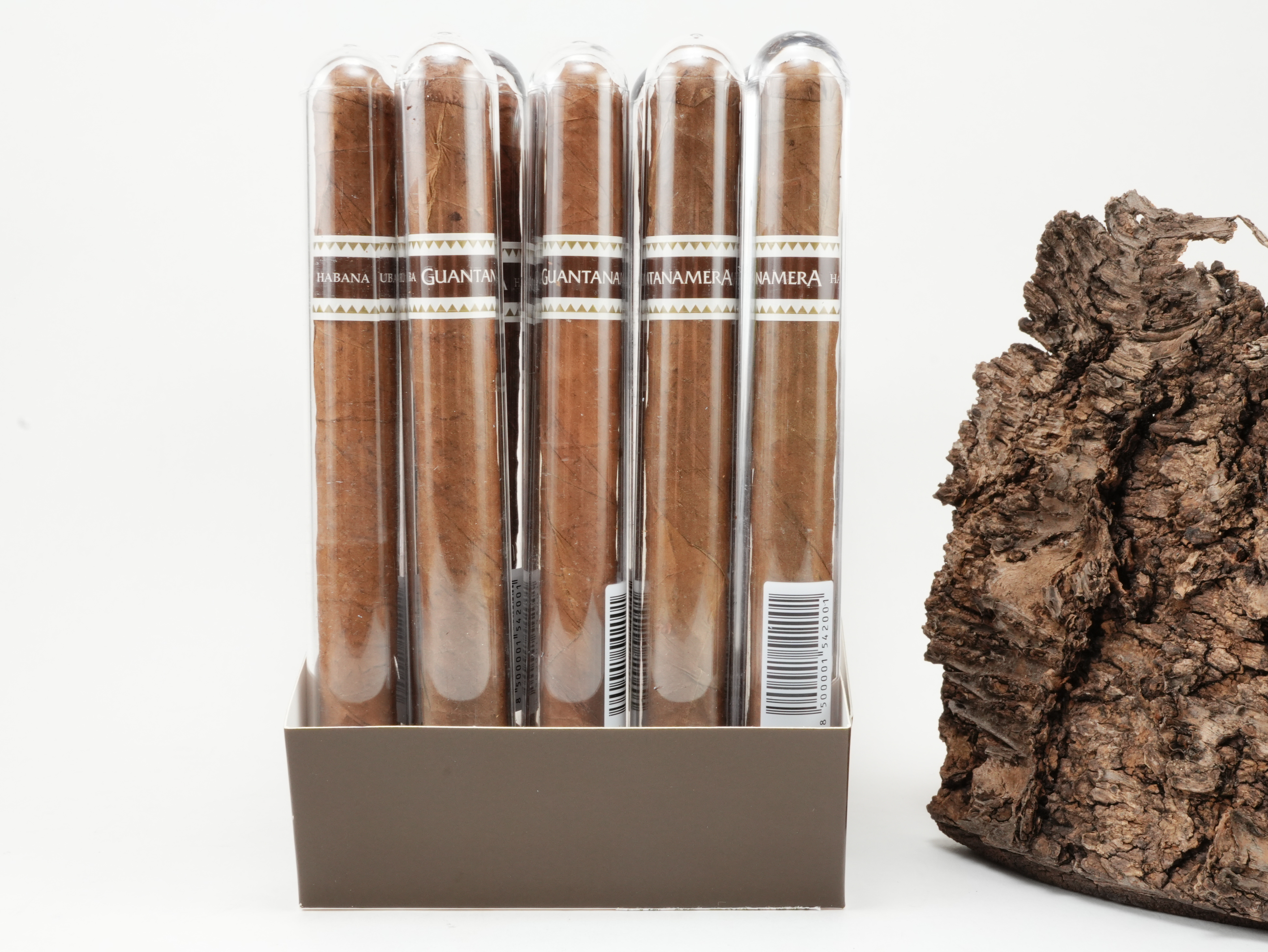 Geöffnete Kiste mit 10 Guantanamera Cristales Zigarren in transparenten Kunststoff-Tubos – stehend von vorn