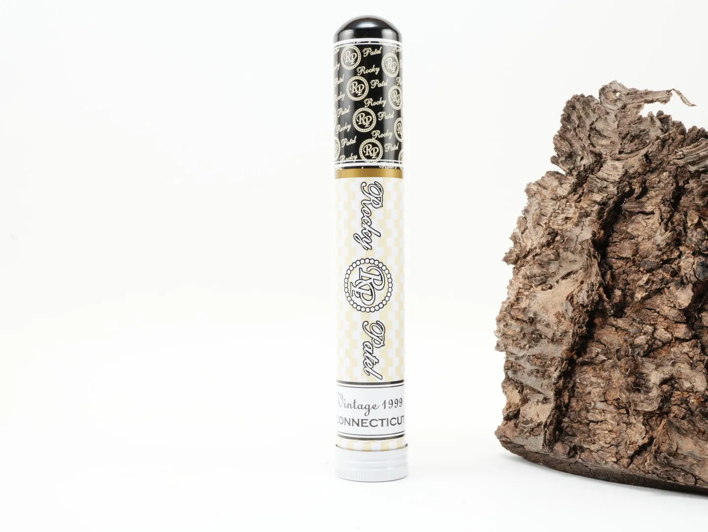 Rocky_Patel_Selection_Deluxe_Toro_Tubo_Sampler_12