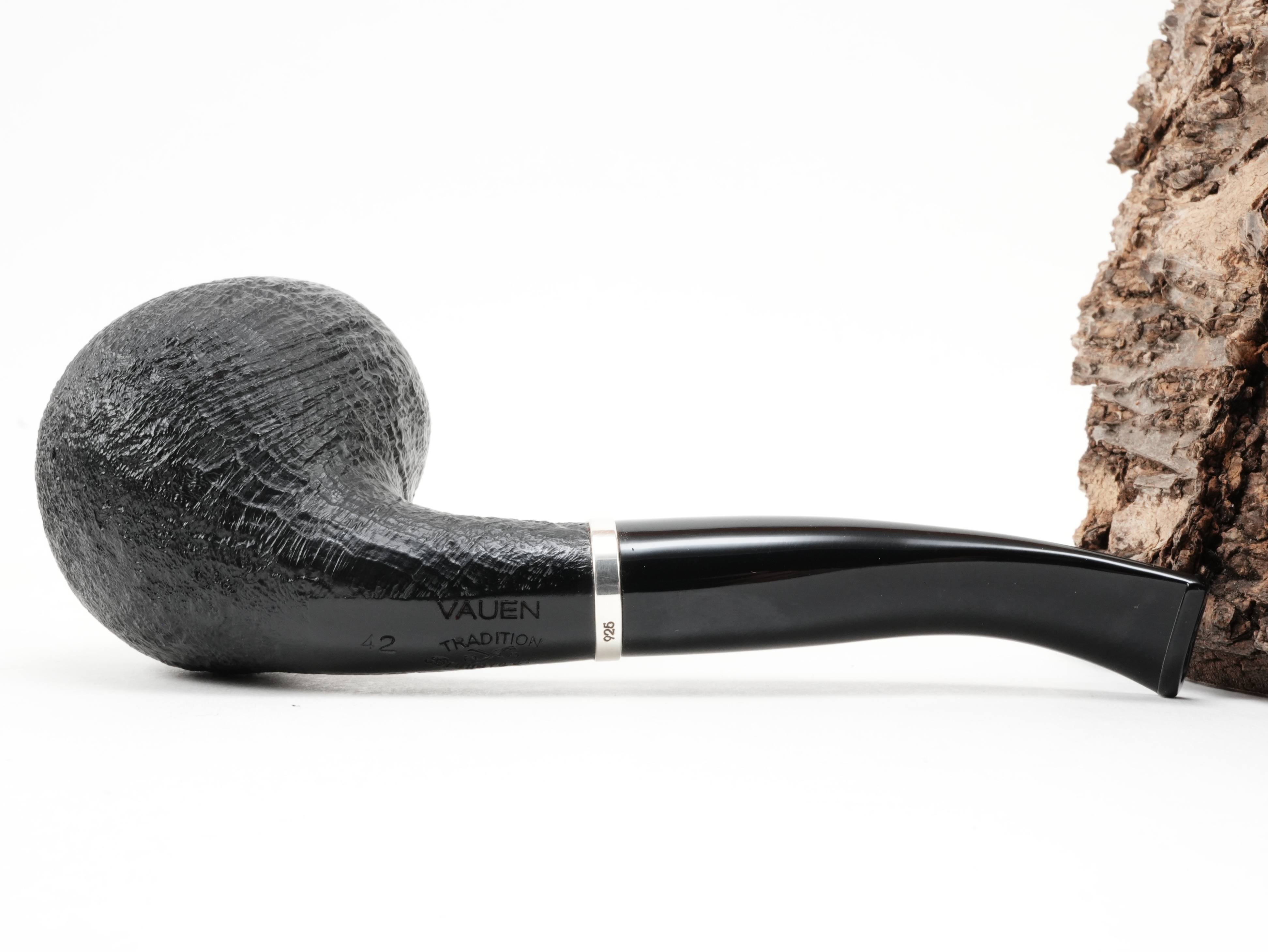 Unterseite der Vauen Tradition Sand 042 Pfeife mit Stempelung Vauen Tradition 042 und 925er Silber-Punze am Ring