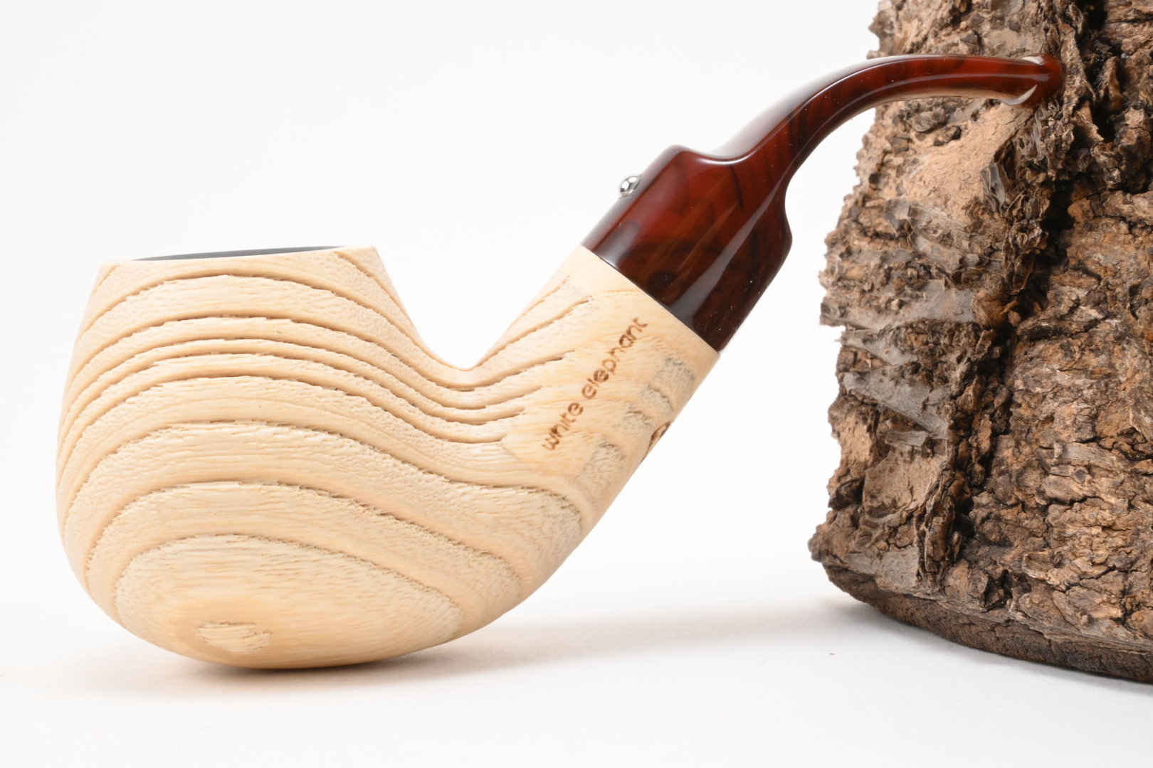 white_elephant_pipe_pfeife_etosha_1_2