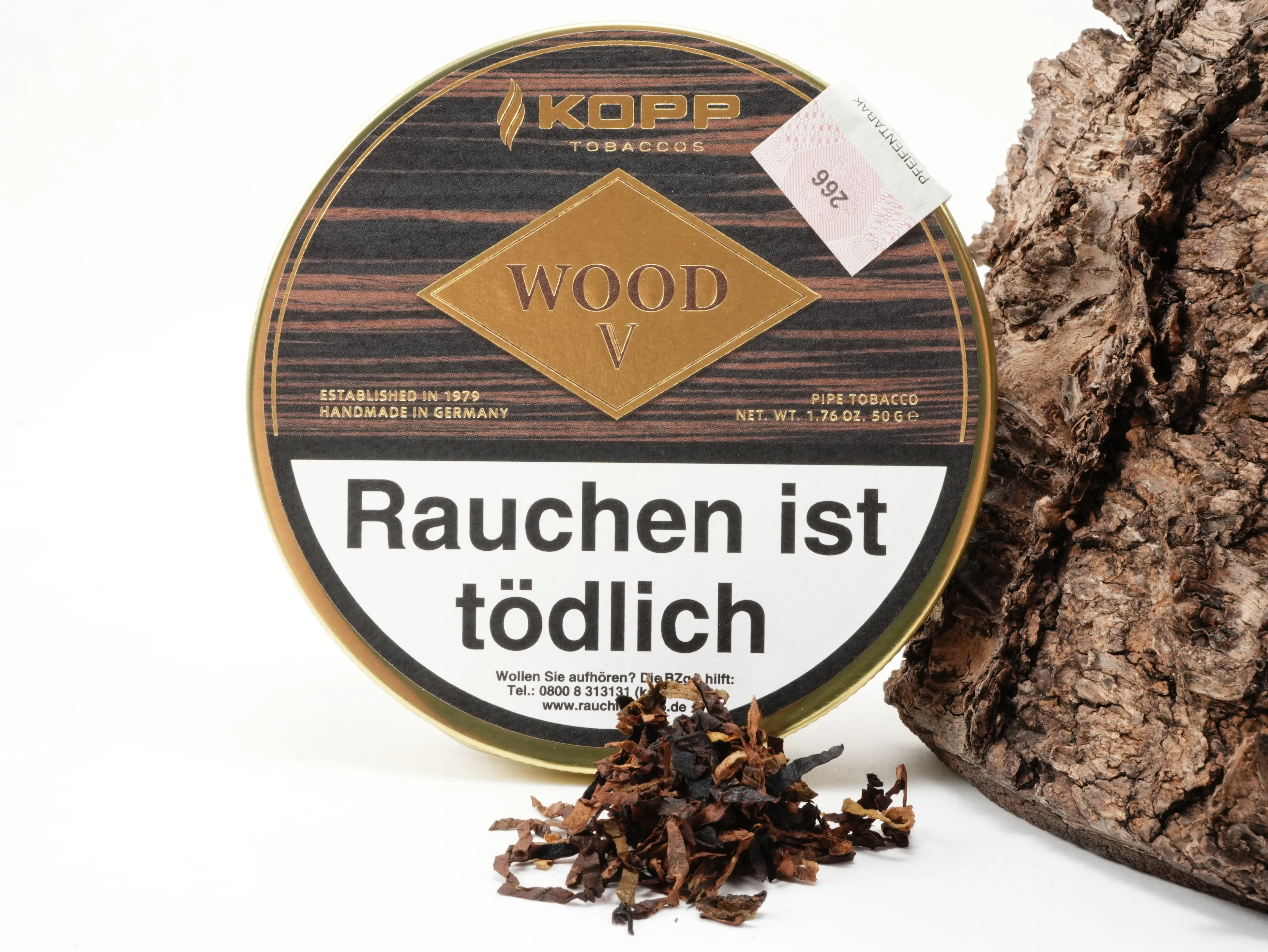 Kopp Wood V Tabakdose im Hintergrund mit präsentiertem Tabak-Blend im Vordergrund