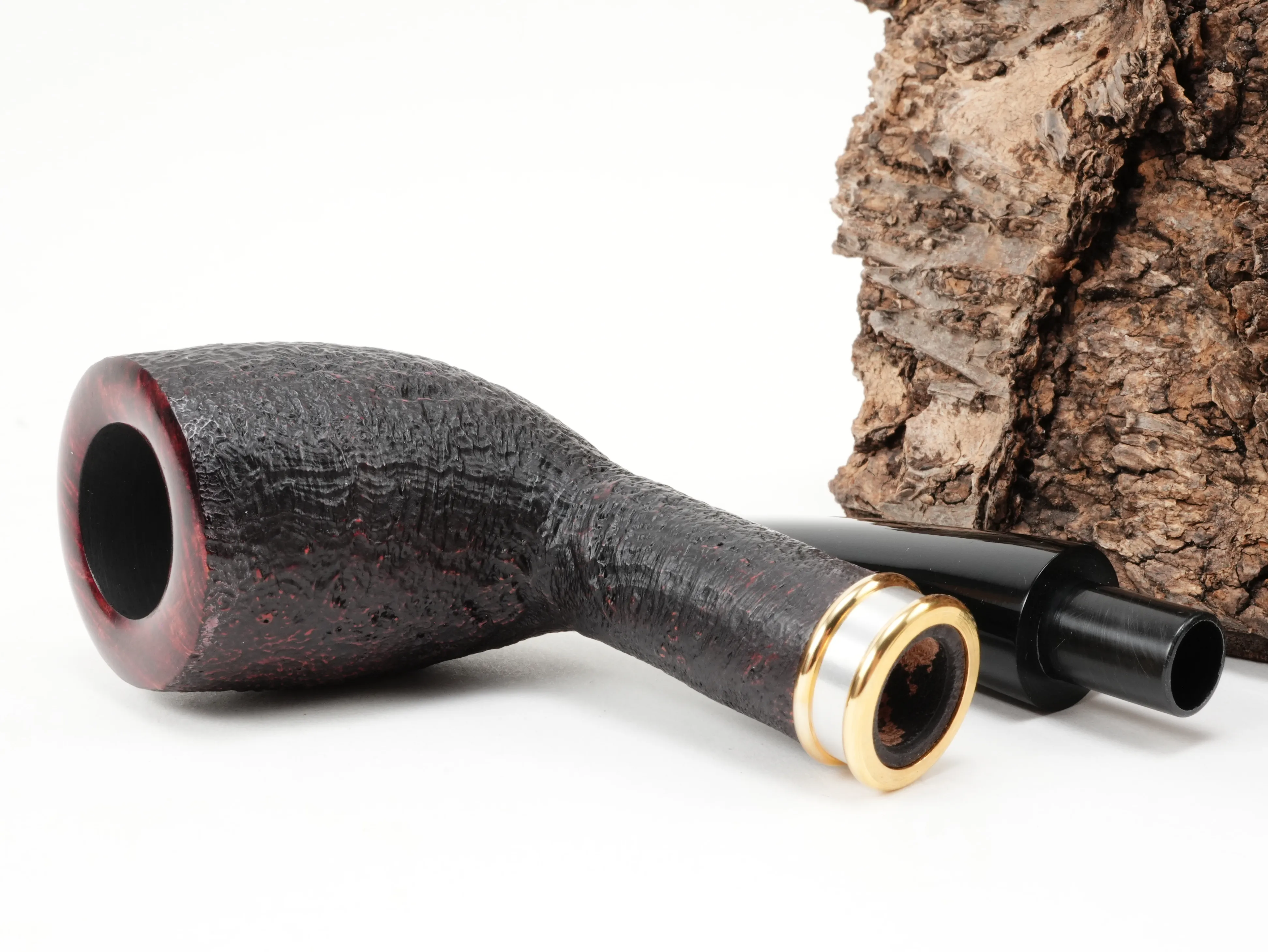 Zerlegte Stanwell H.C. Andersen Sandblasted 1 mit Blick auf die 9mm Filterbohrung im Holm mit Zierring und den Mundstückzapfen