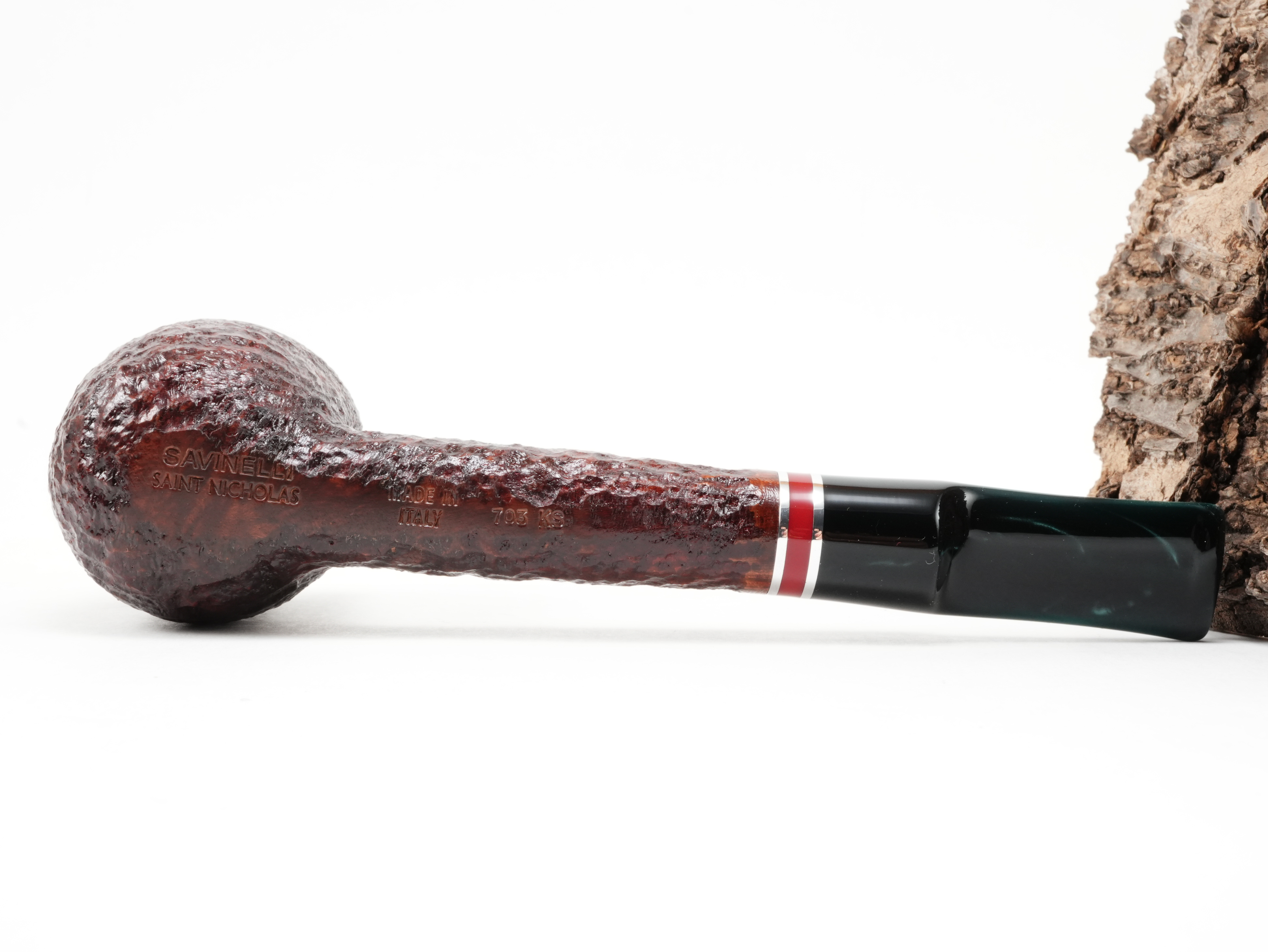 Unterseite der Savinelli Saint Nicholas 2026 703 KS mit glatter Fläche und Stempelung SAVINELLI SAINT NICHOLAS MADE IN ITALY 703 KS