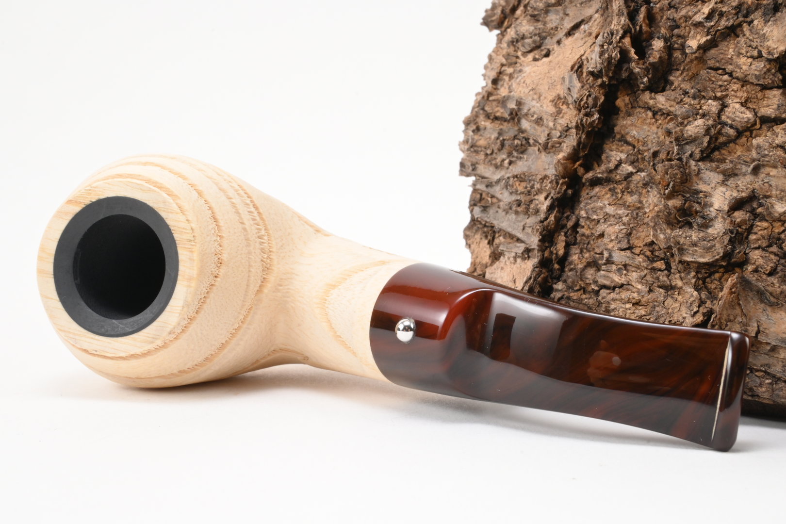 white_elephant_pipe_pfeife_etosha_3_5