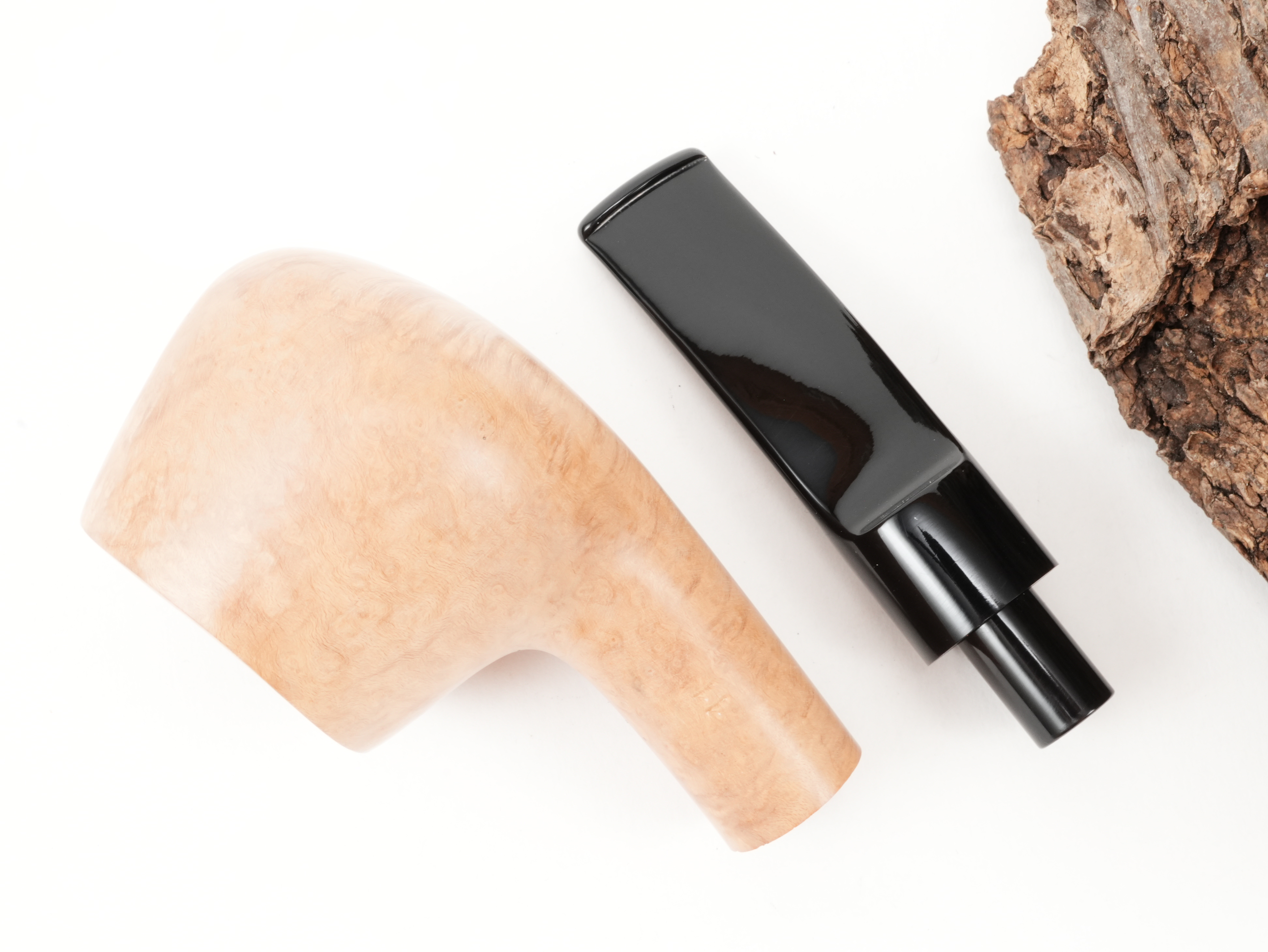 Draufsicht auf die zerlegte Stanwell Authentic Natural 11 mit eingeprägter Shape-Nummer 11 auf der rechten Holmseite