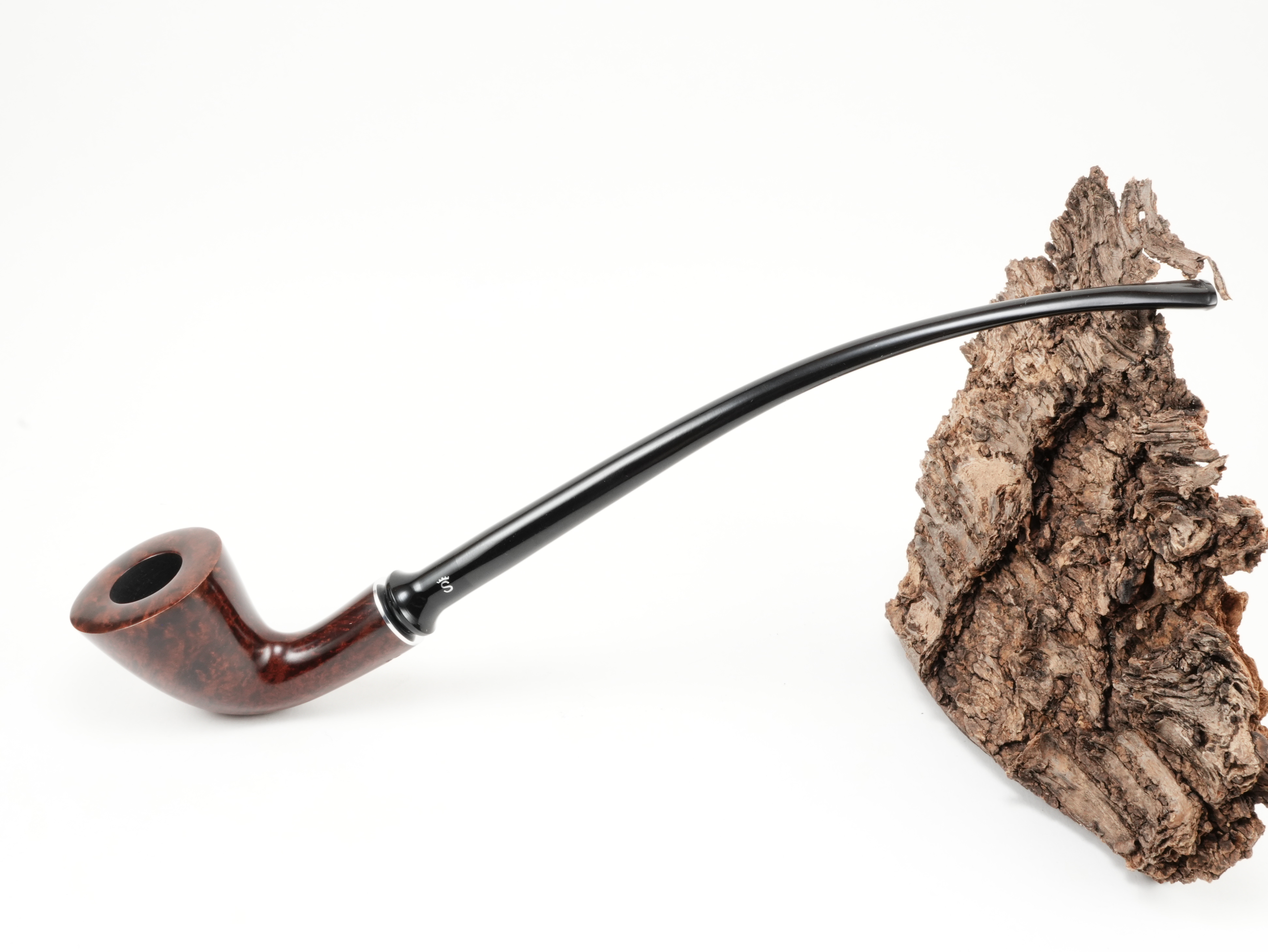 Stanwell H.C. Andersen Braun 6 Lesepfeife mit langem Ebonitmundstück und Metallring – Titelbild schräg von oben