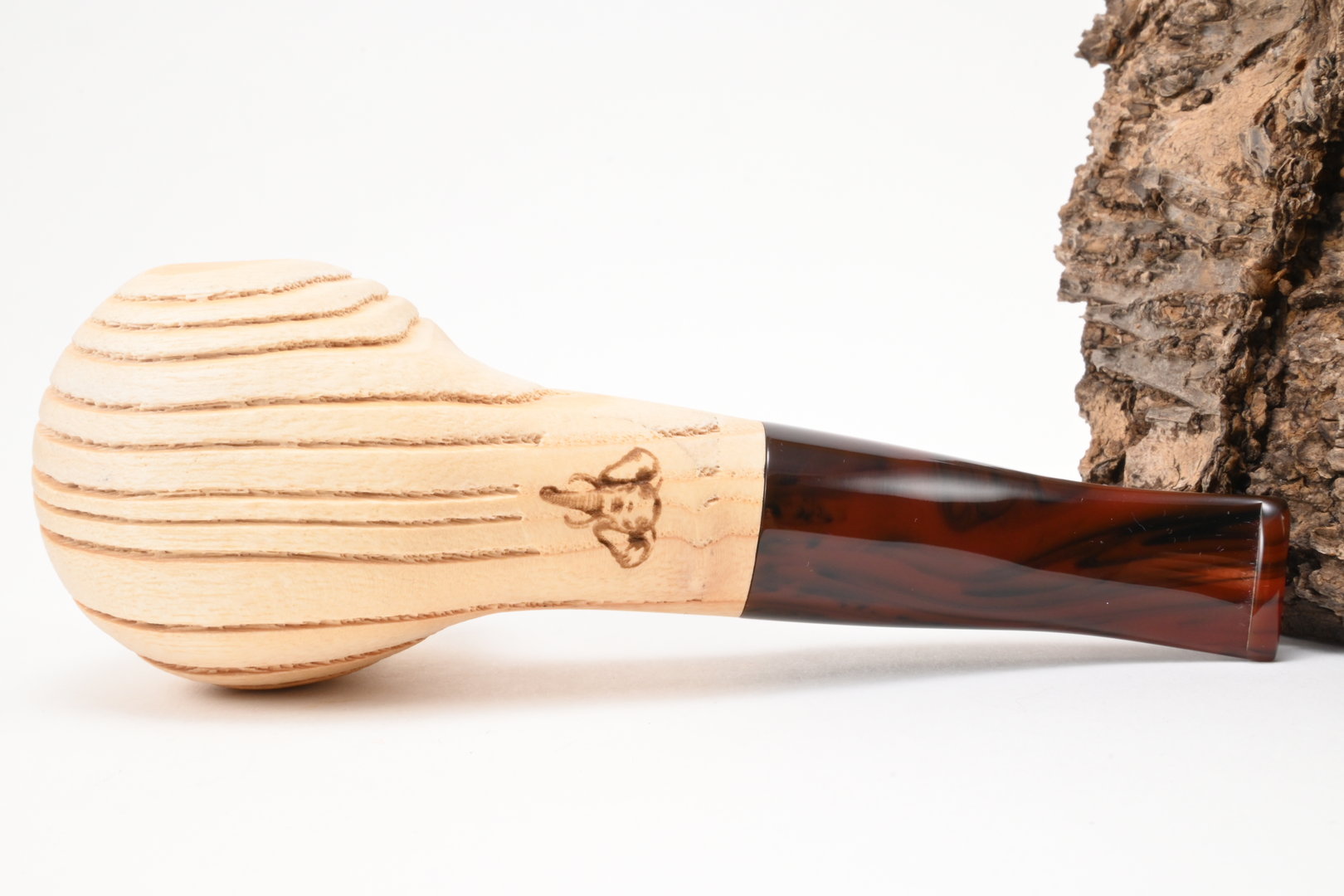 white_elephant_pipe_pfeife_etosha_2_7_1