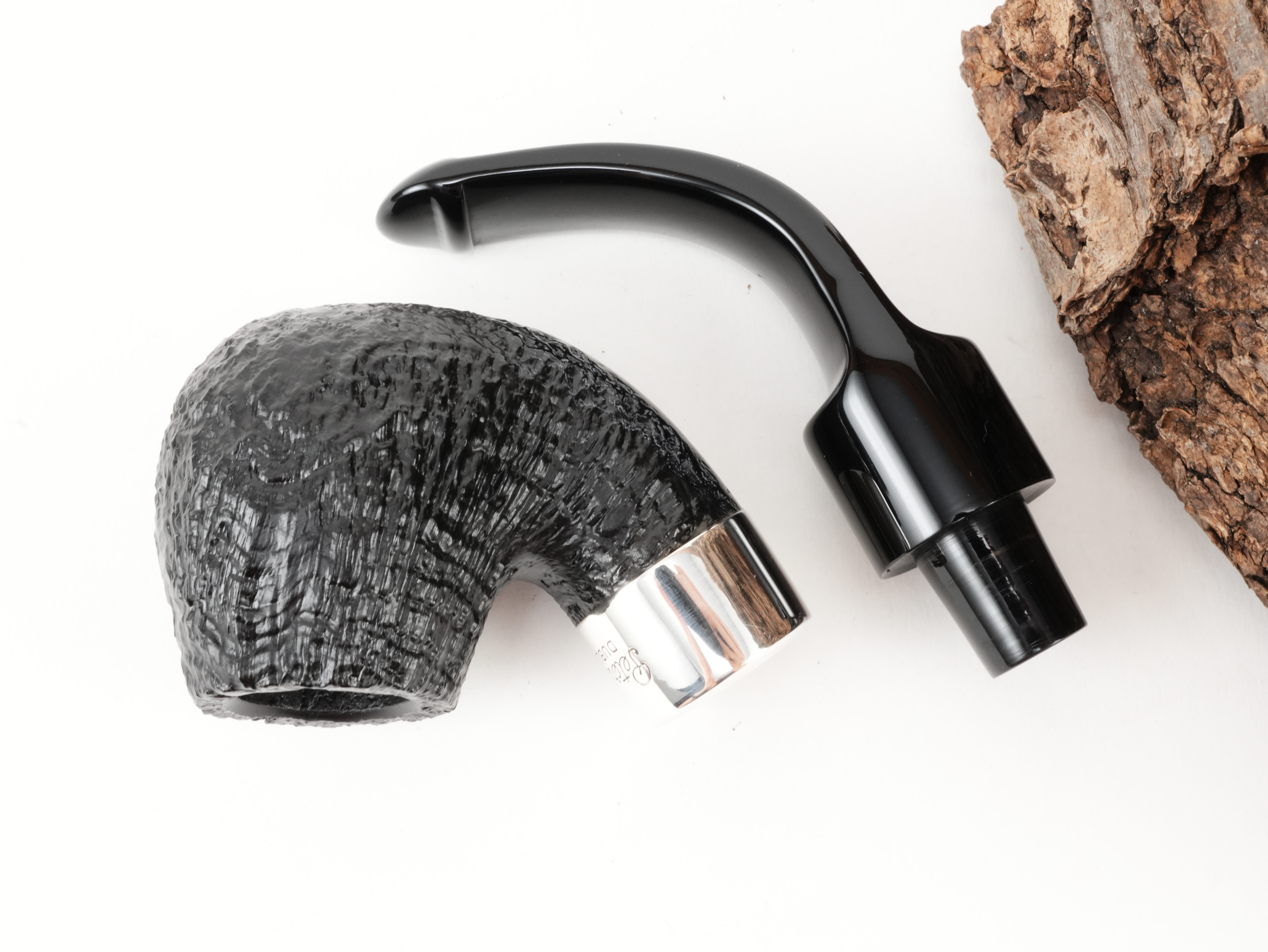 Draufsicht auf die zerlegte Peterson Deluxe System 12,5 mit getrenntem sandgestrahltem Kopf und abgesetztem Acrylmundstück