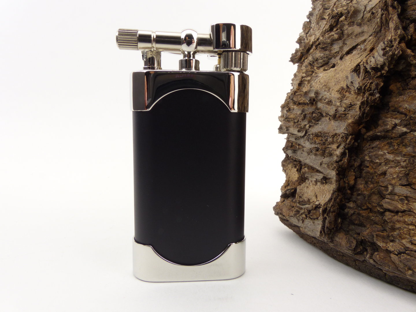 kiribi_Mikazuki_Black_pipe_lighter_1