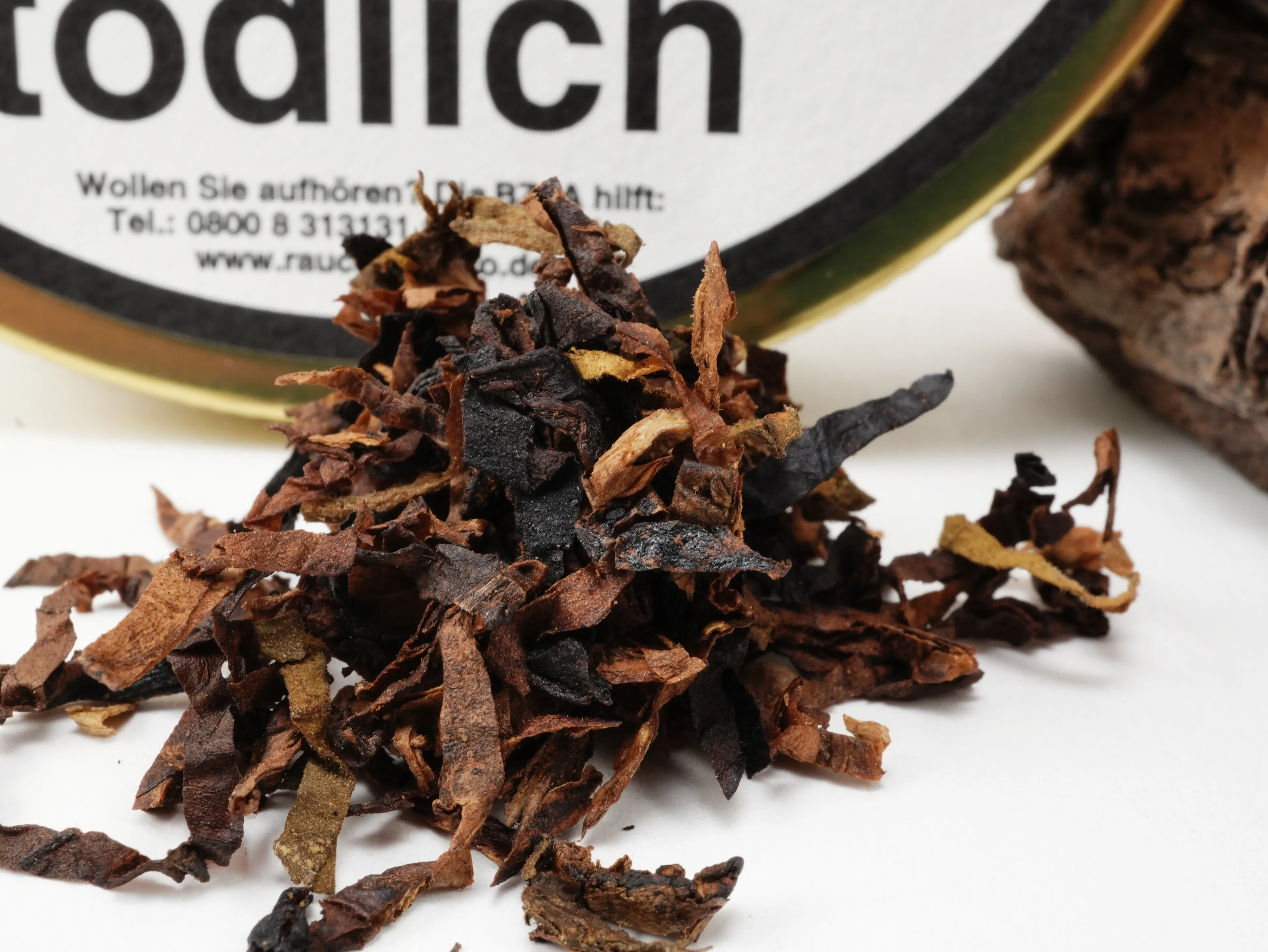 Nahaufnahme der Kopp Wood V Tabakmischung aus Dark Red Virginia, Virginia, Black Cavendish, Burley und rauchigem Latakia