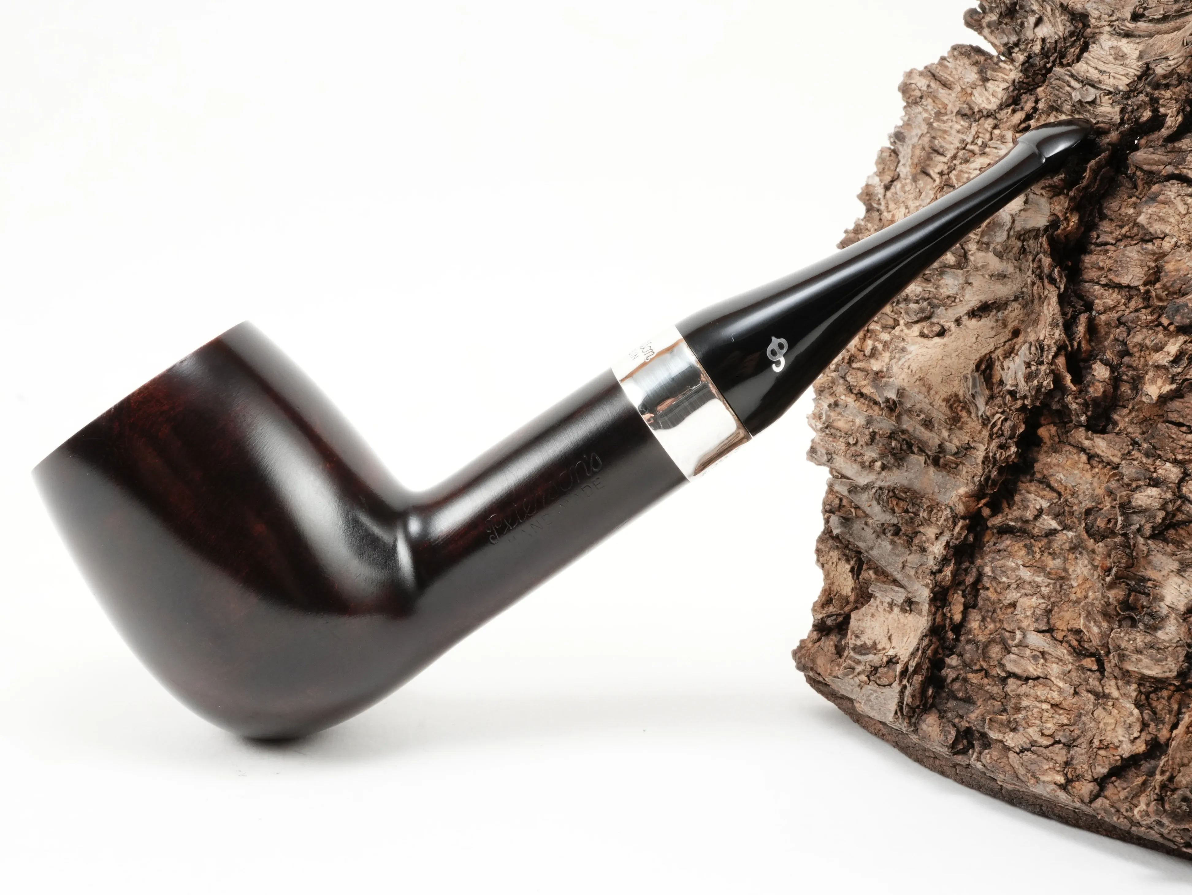 Seitenansicht der geraden Peterson House Pipe Billiard Heritage Tabakpfeife mit dunkelbraunem glattem Finish und Silberring