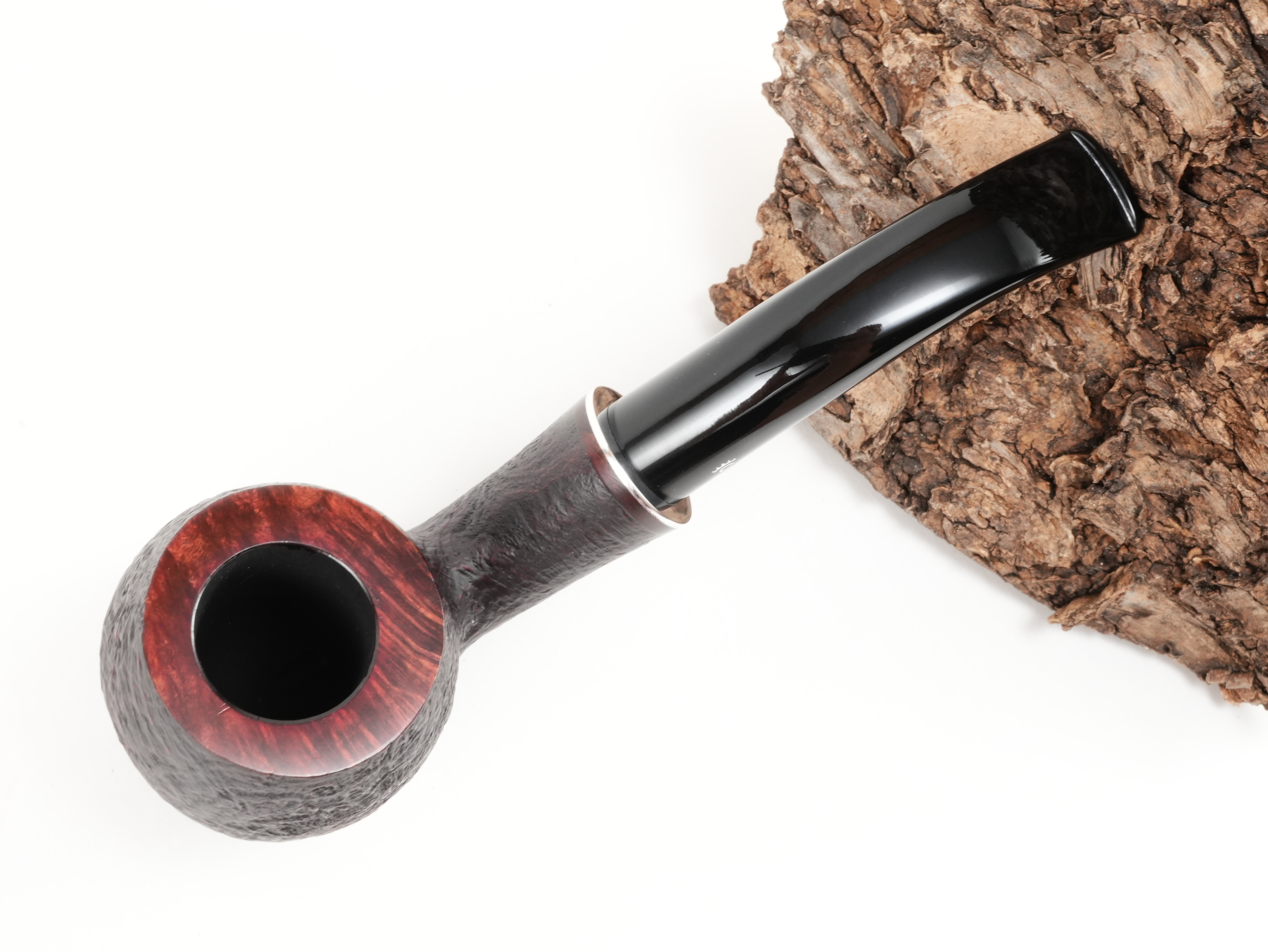 Stehende Stanwell H.C. Andersen Sandblasted 7 in der Draufsicht mit kurzem Acrylmundstück und Blick auf den rötlich-glatten Kopfrand