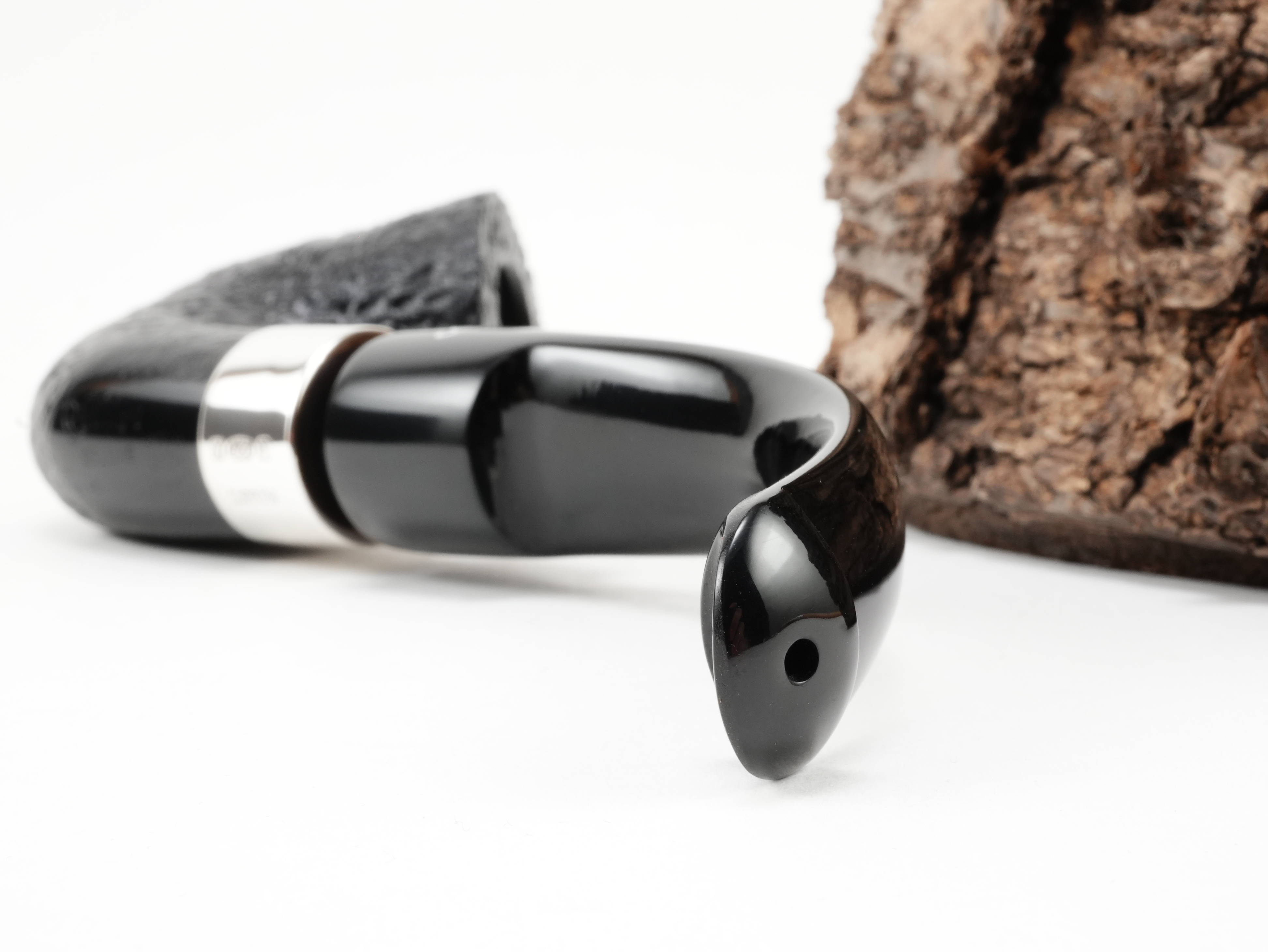 Nahaufnahme des schwarzen P-Lip Acrylmundstücks der Peterson Deluxe System XL5s mit Lippenbiss-Öffnung von hinten