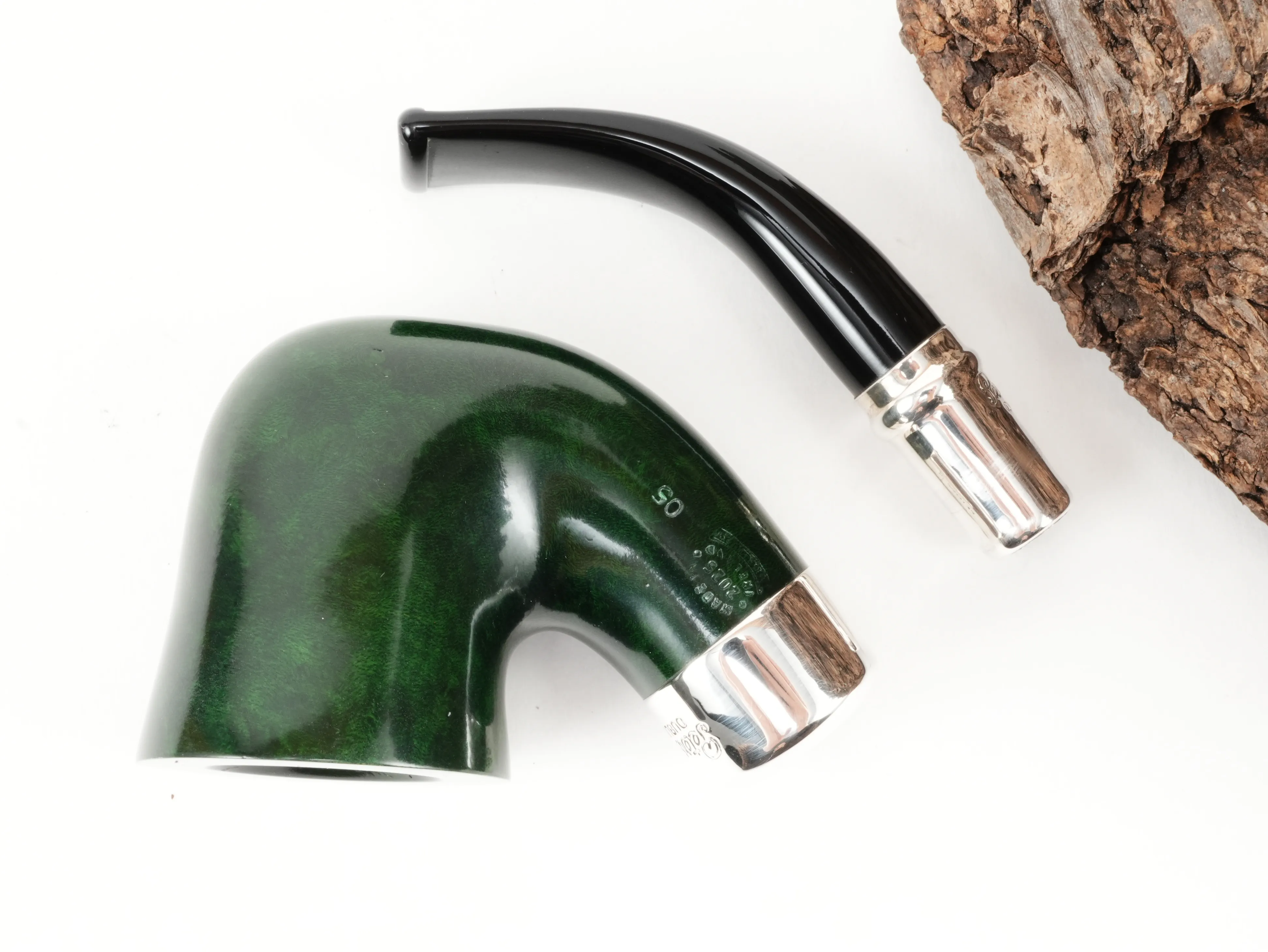 Draufsicht auf die zerlegte Peterson Spigot Green 05 Pfeife mit getrenntem grünem Calabash-Pfeifenkopf und silber montiertem Mundstück