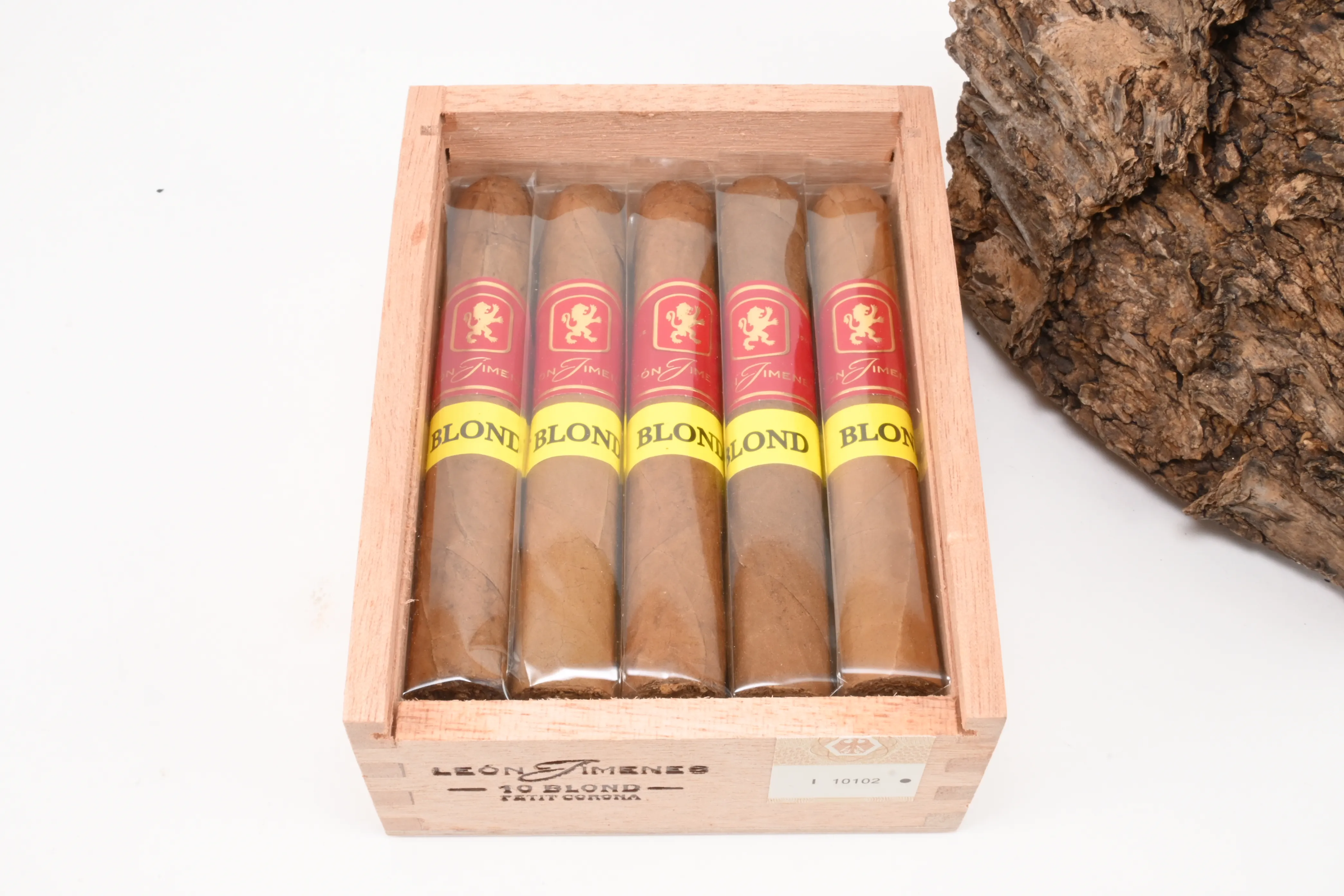 León Jimenes Petit Corona Blond
