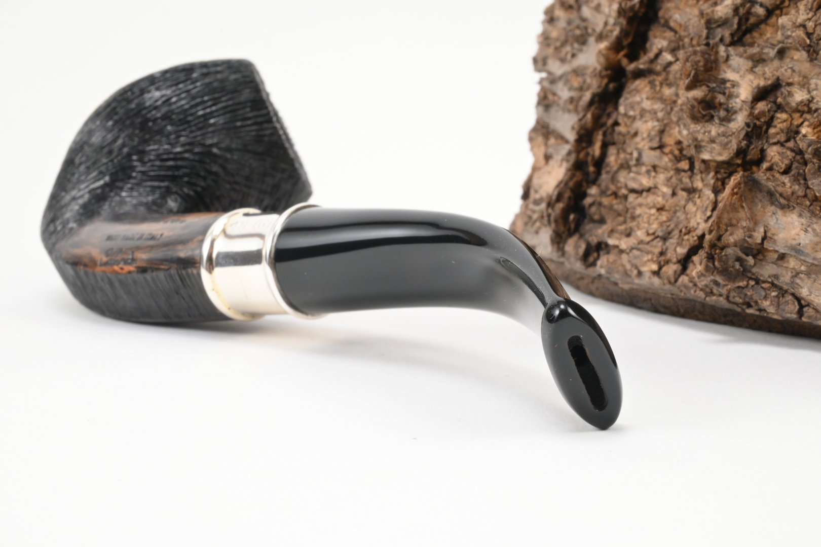l_anatra_dalle_uova_d_oro_pipe_of_the_year_2025_brushed_4