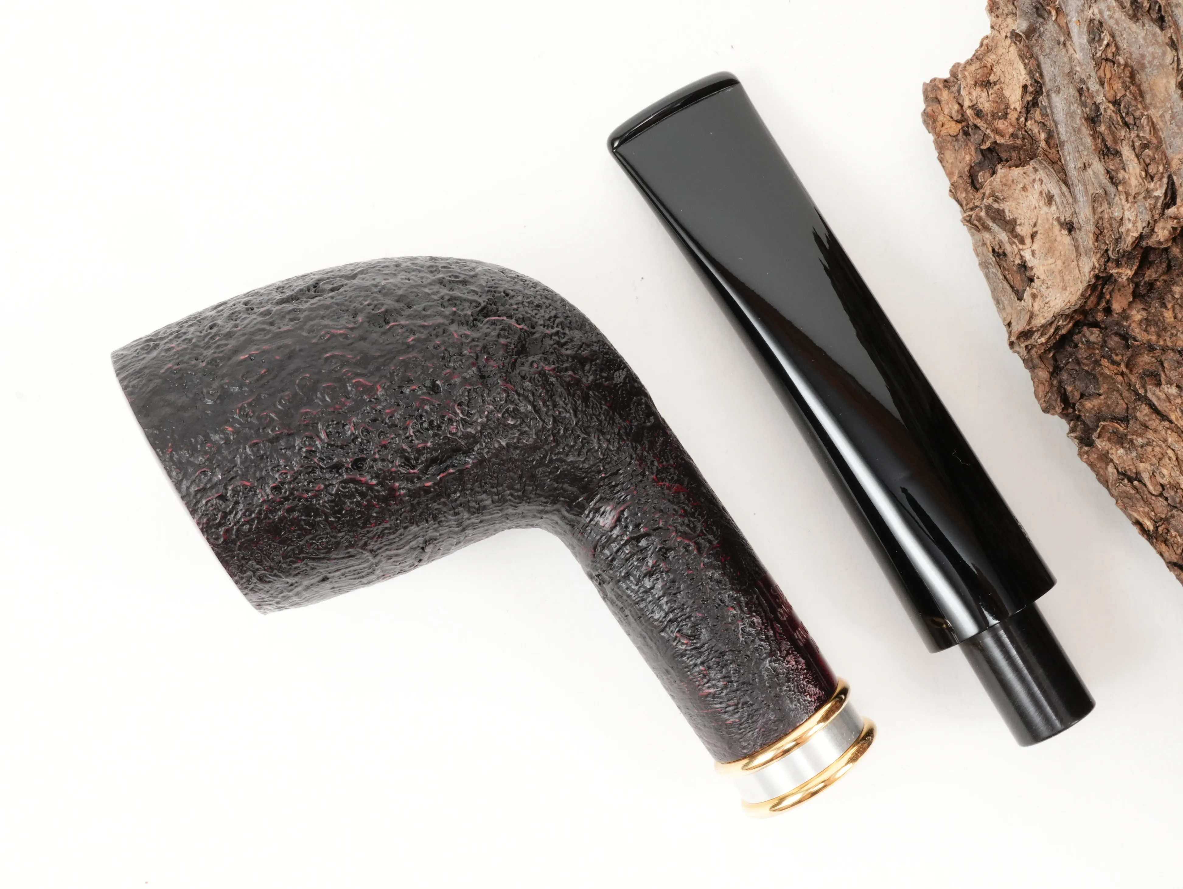 Draufsicht auf die zerlegte Stanwell H.C. Andersen Sandblasted 1 mit getrenntem sandgestrahltem Bruyèrekopf und kurzem Acrylmundstück
