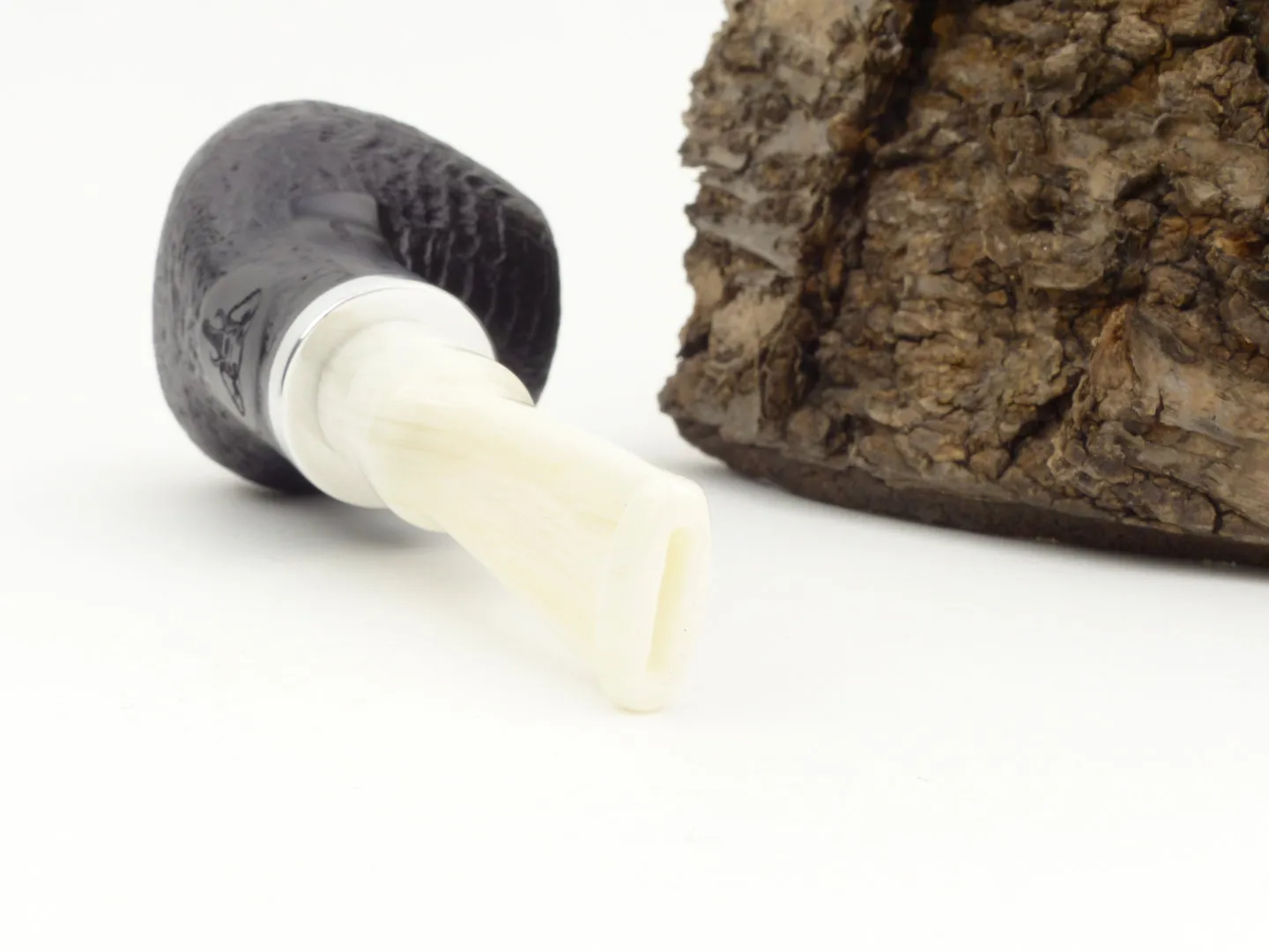 White Elephant Pfeife Ebony & Ivory sand 5 – Produktbild 4