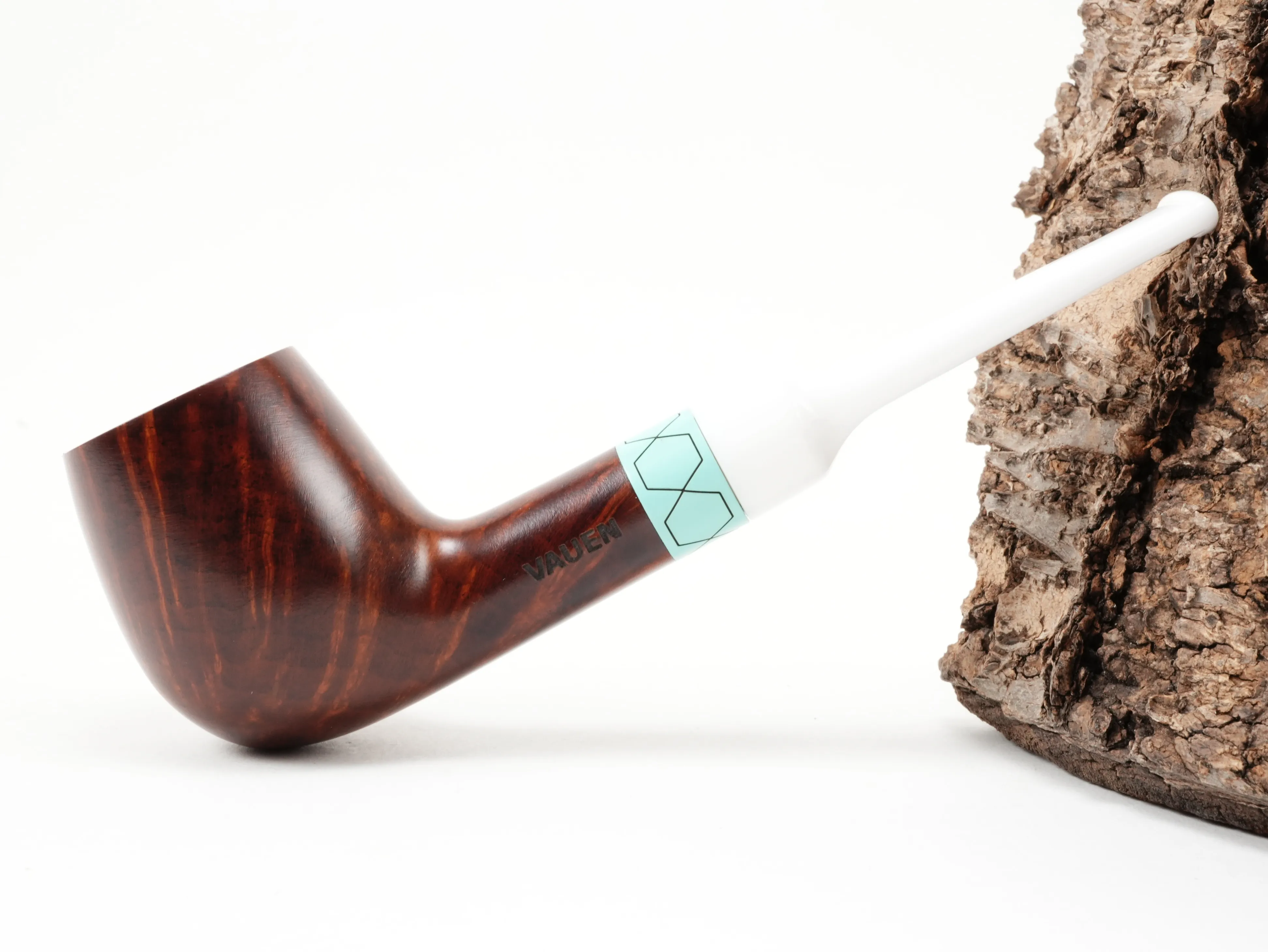 Seitenansicht der geraden Vauen VELA 2403 Billiard-Pfeife mit Vauen-Stempel am linken Holm und warm glänzendem Bruyèreholz