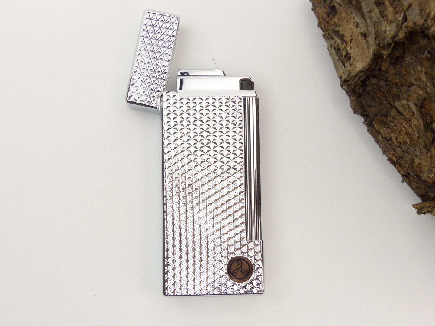 rattrays_grand_pfeifenfeuerzeug_facette_3