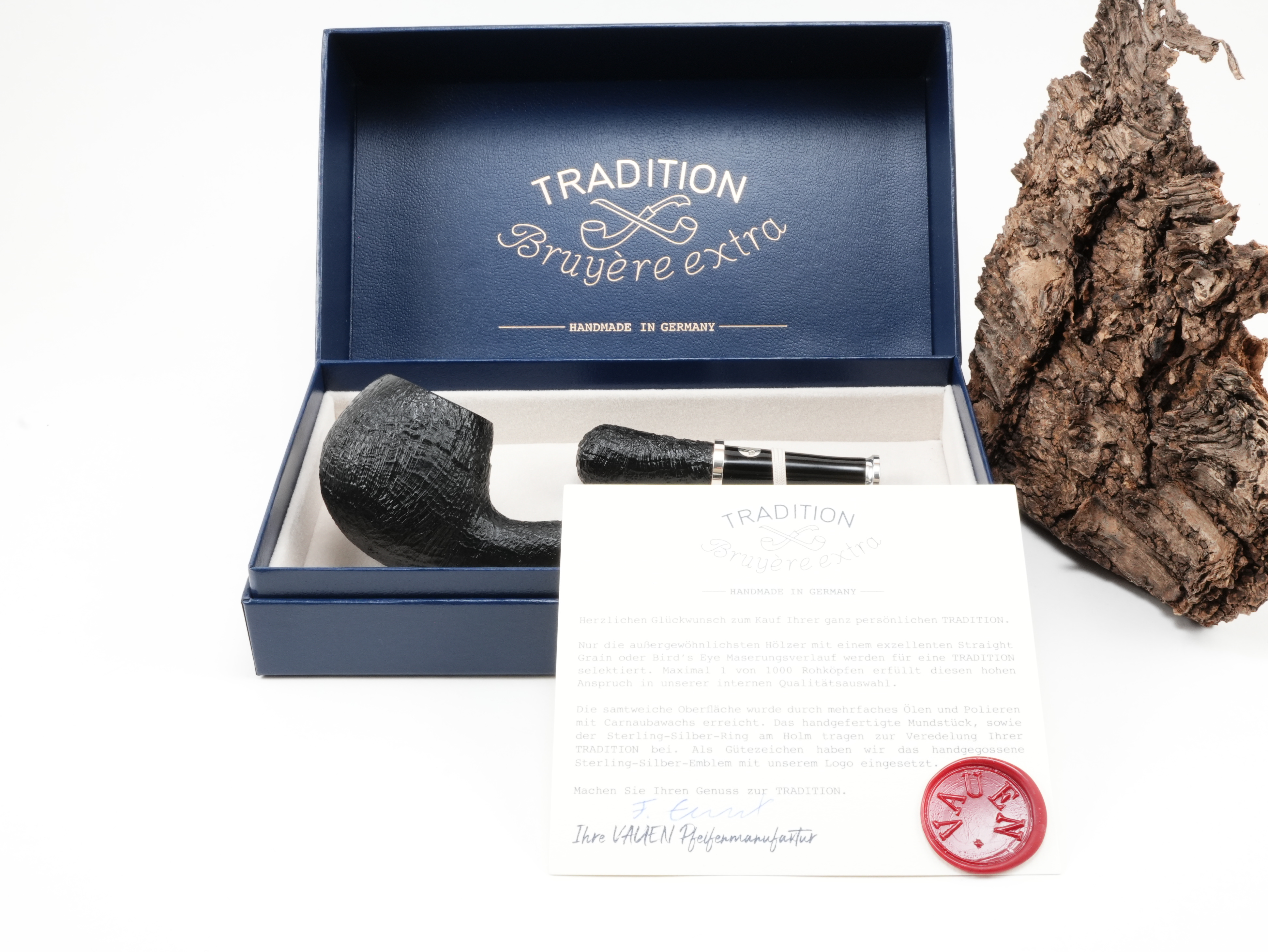 Schwarz sandgestrahltes Vauen Tradition Pfeifenset in Kassette mit offiziellem Garantiezertifikat und Wachssiegel
