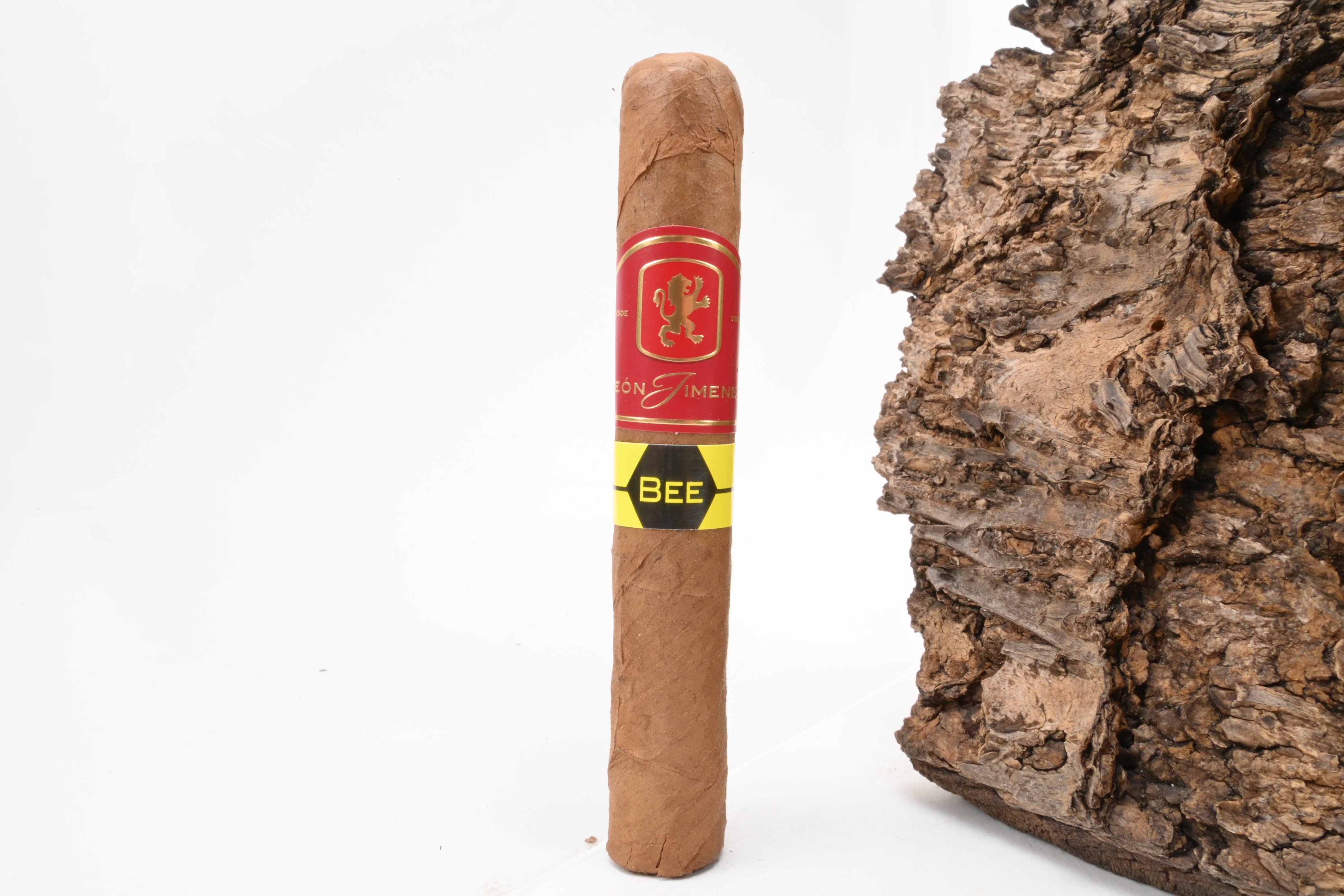 León Jimenes Petit Corona Bee