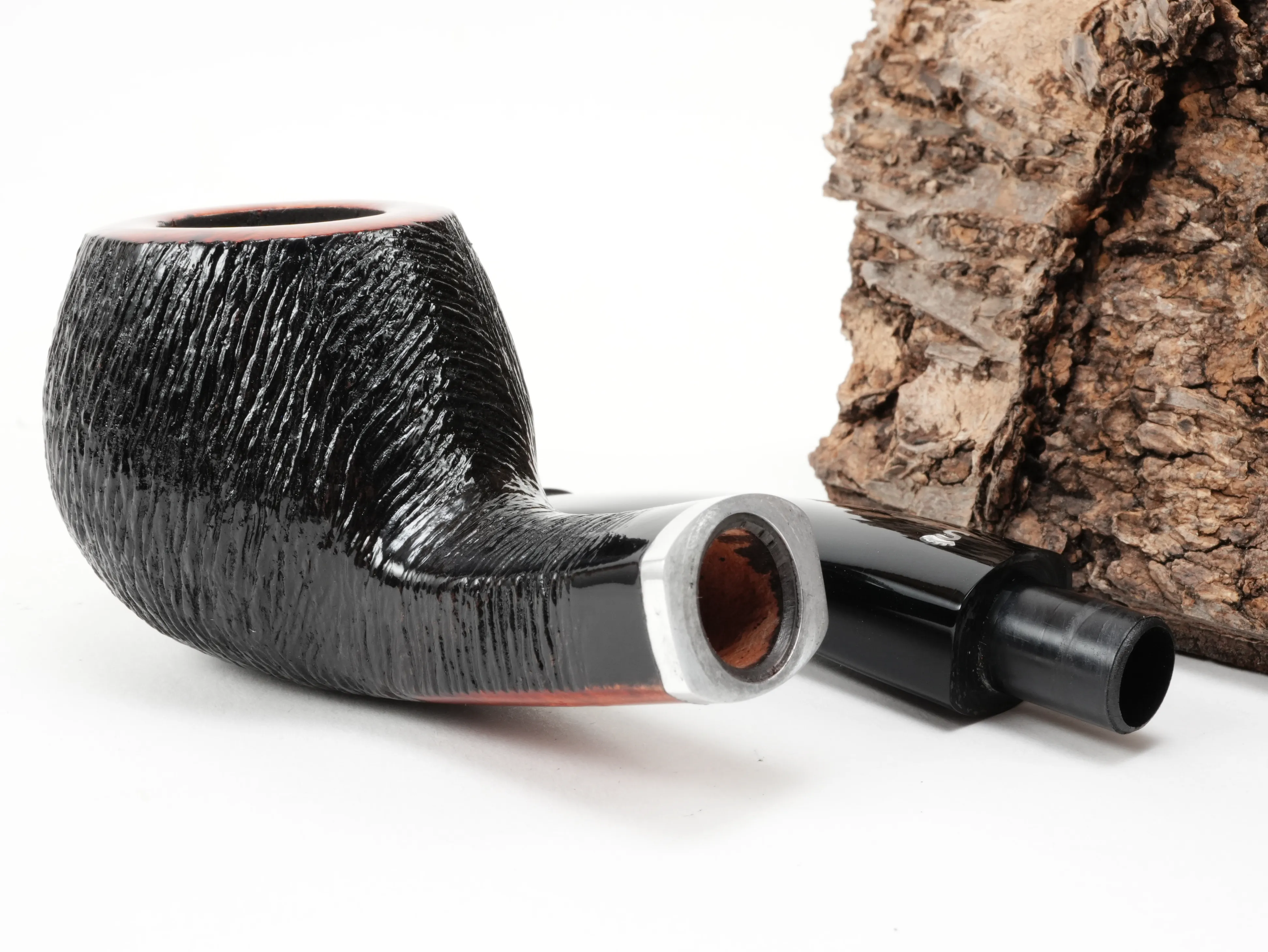 Zerlegte Stanwell København Brushed 182 Pfeife mit Blick auf die 9mm Filterbohrung und den Aluminiumring am Holmende