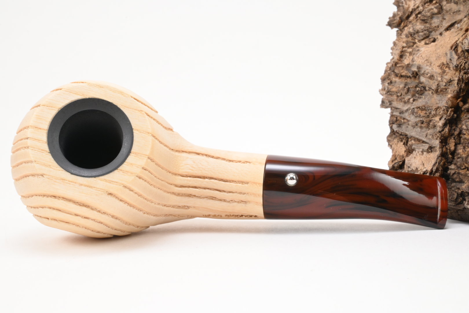 white_elephant_pipe_pfeife_etosha_2_6_1