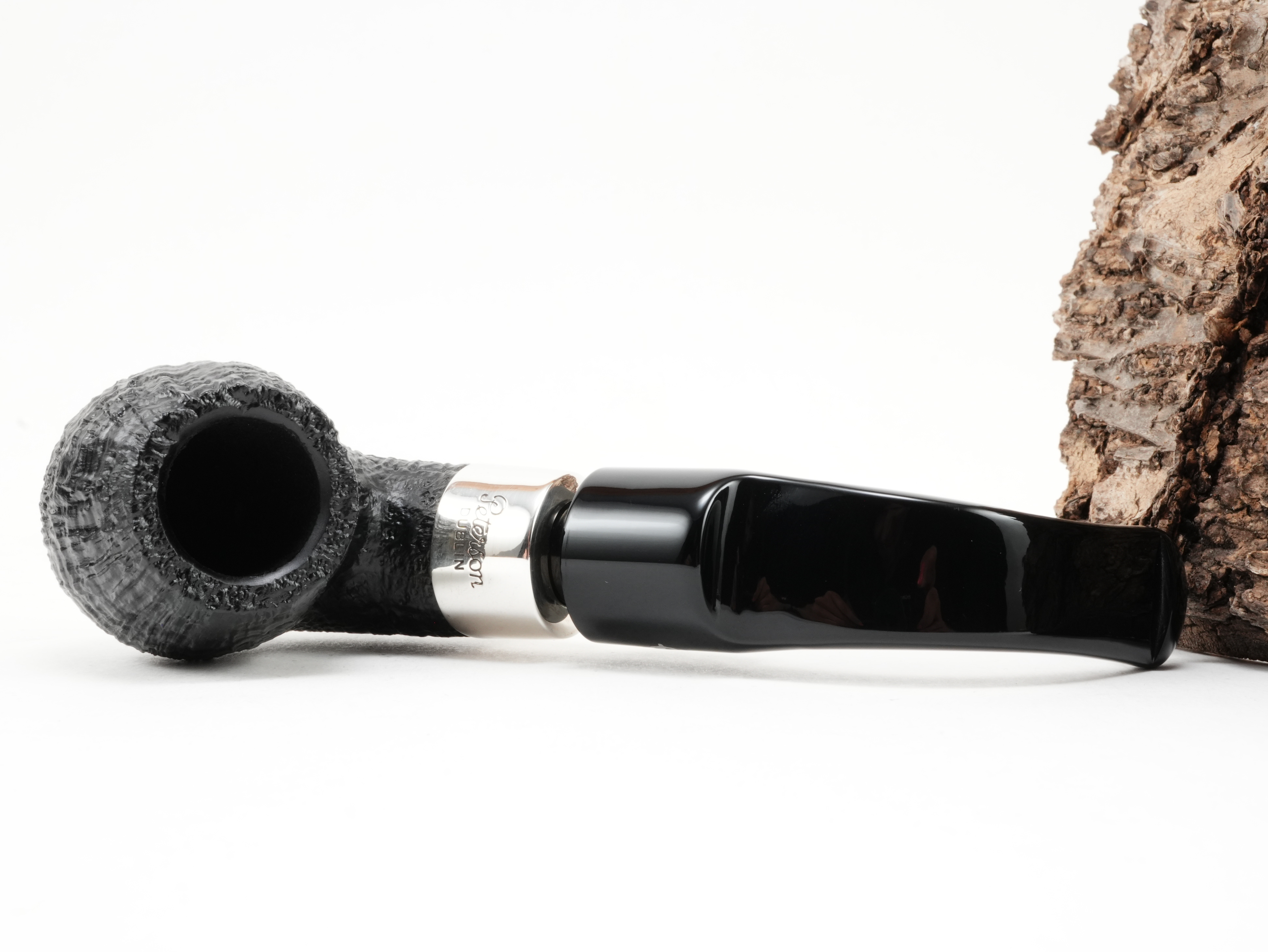 Flache Draufsicht auf die liegende Peterson Deluxe System 12,5 mit schwarzer Sandstrahlung und Silberring