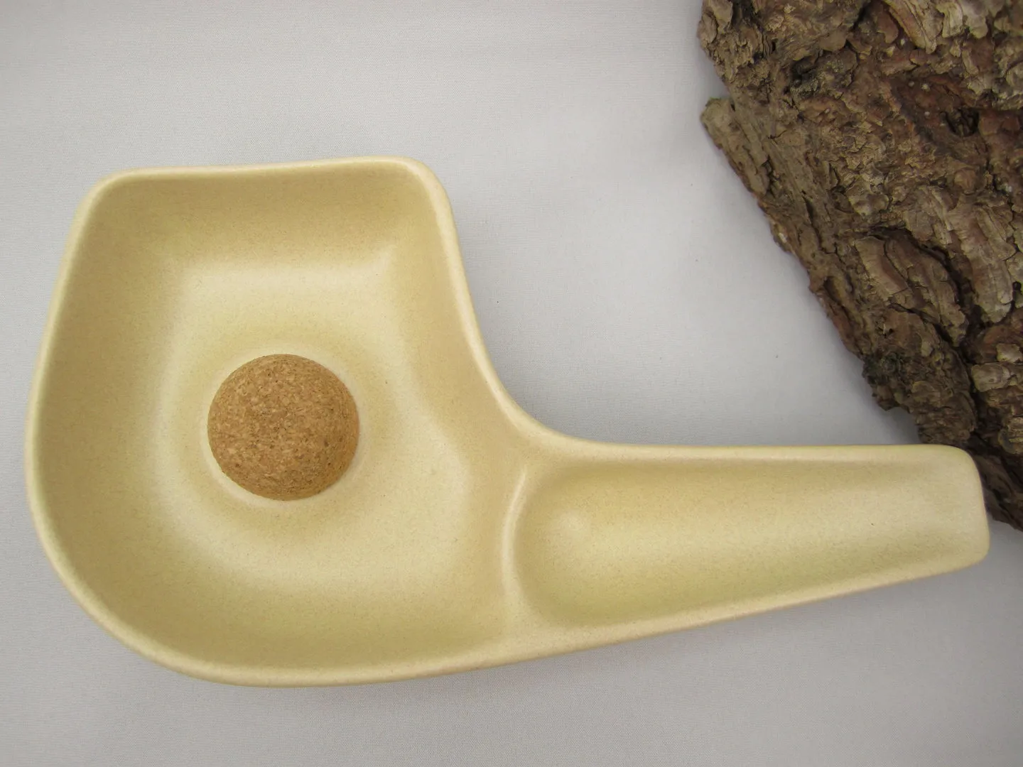 Pfeifenaschenbecher Pfeifenform beige