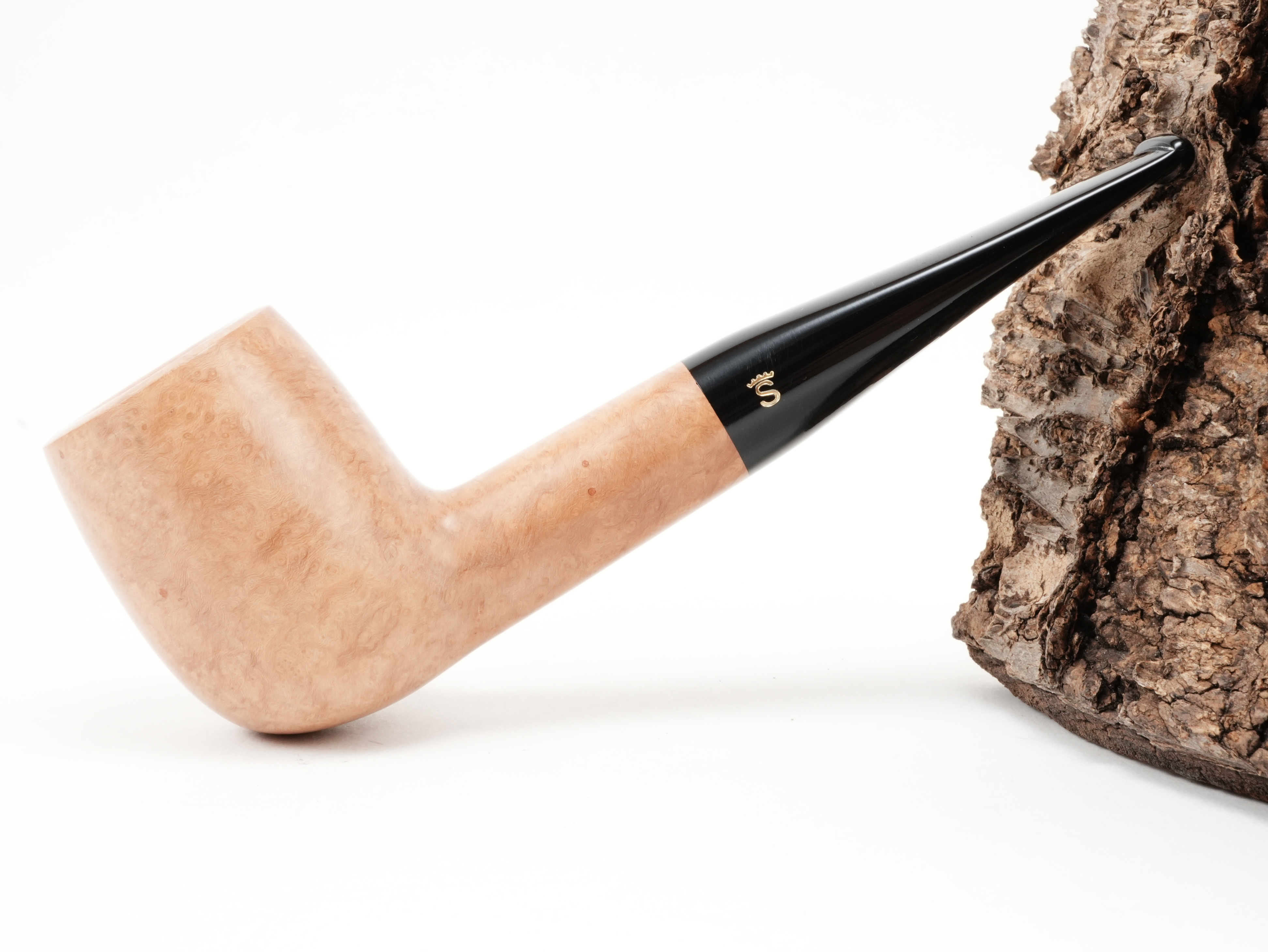 Seitenansicht der geraden Stanwell Authentic Natural 88 Billiard-Pfeife mit Stanwell-S-Logo auf dem schwarzen Acrylmundstück