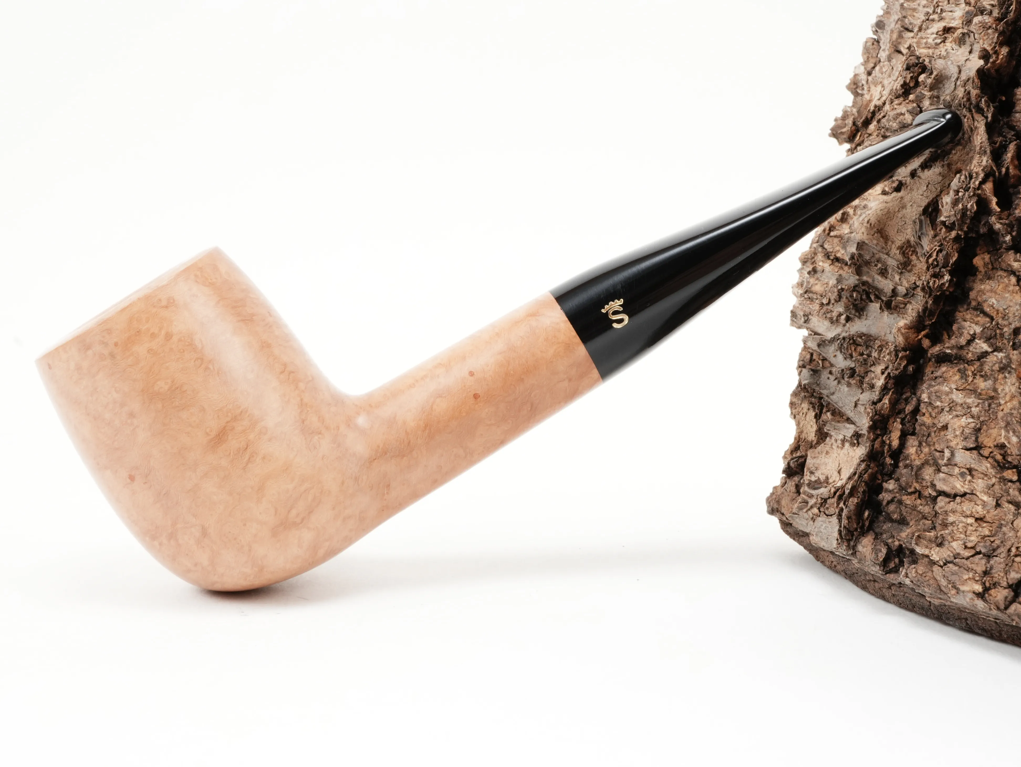Seitenansicht der geraden Stanwell Authentic Natural 88 Billiard-Pfeife mit Stanwell-S-Logo auf dem schwarzen Acrylmundstück