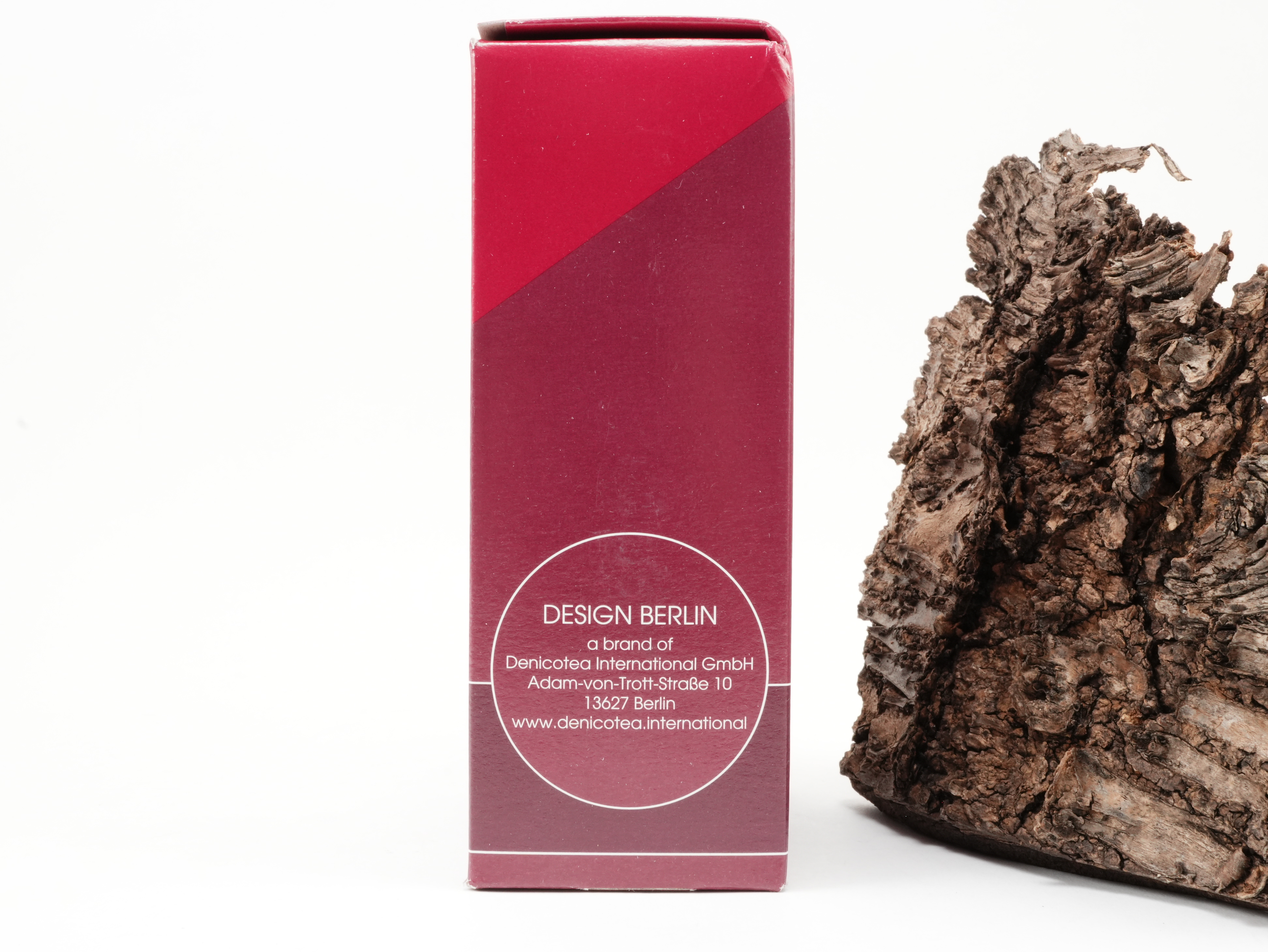 Seitenansicht der Kartonverpackung der db Design Berlin 9mm Aktivkohlefilter mit Herstellerangaben