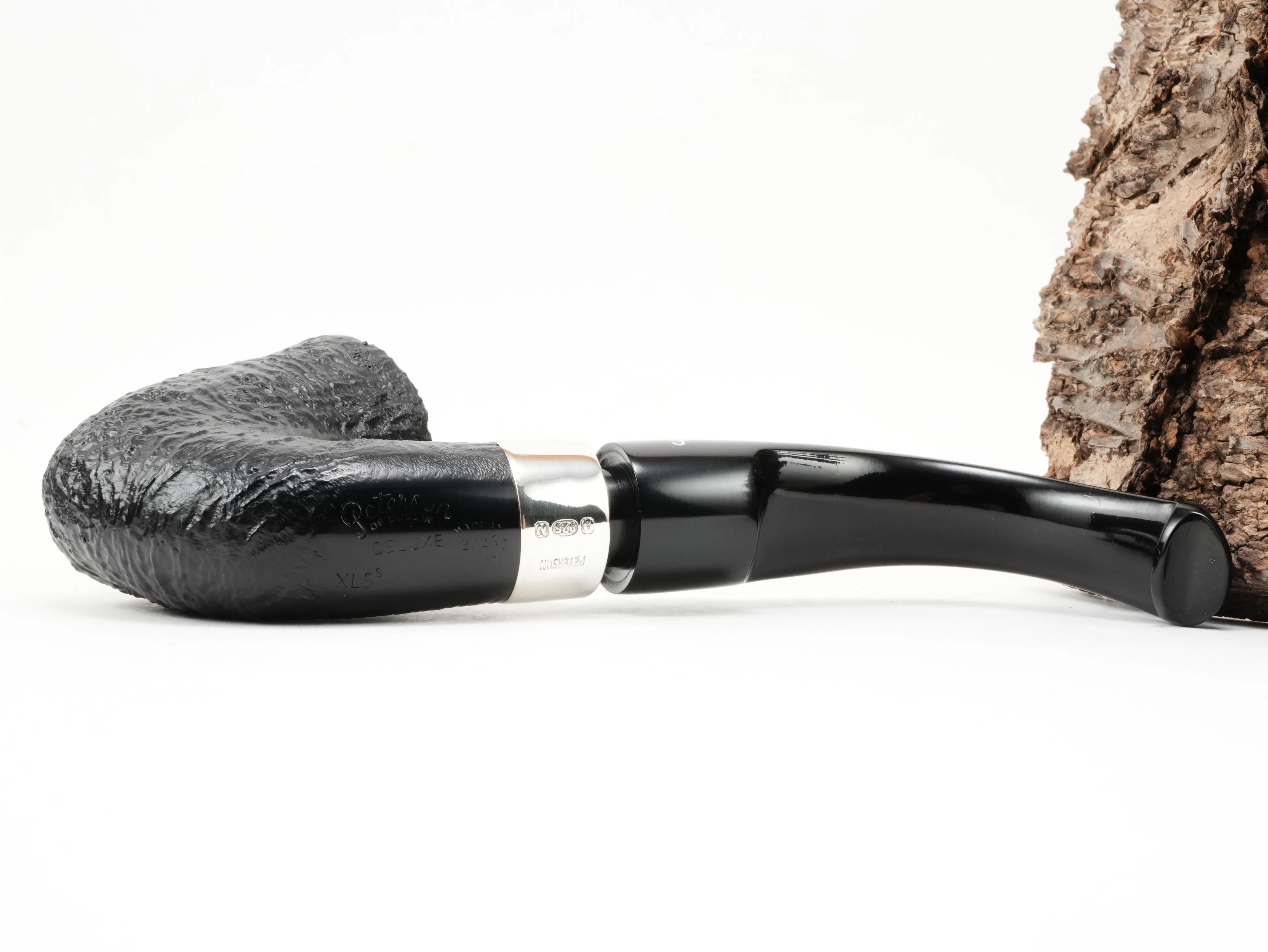 Unterseite der Peterson Deluxe System XL5s mit flachem glatten Holzfeld und eingeprägtem Peterson-Stempel sowie Modellnummer XL5s