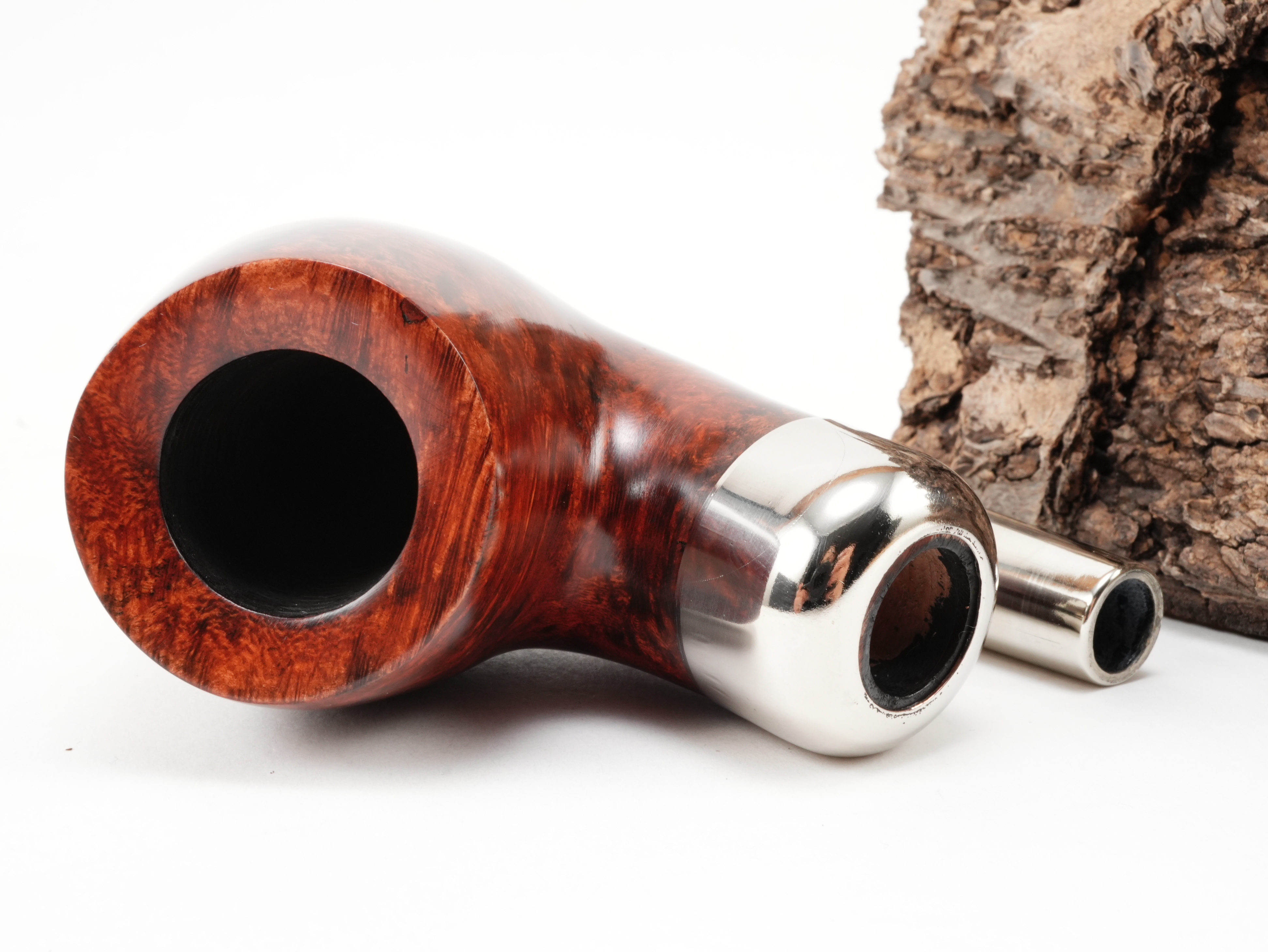 Zerlegte db Design Berlin Captain 052 Pfeife mit Blick auf die 9mm Filterbohrung und den metallenen Spigot-Ring am Holmende