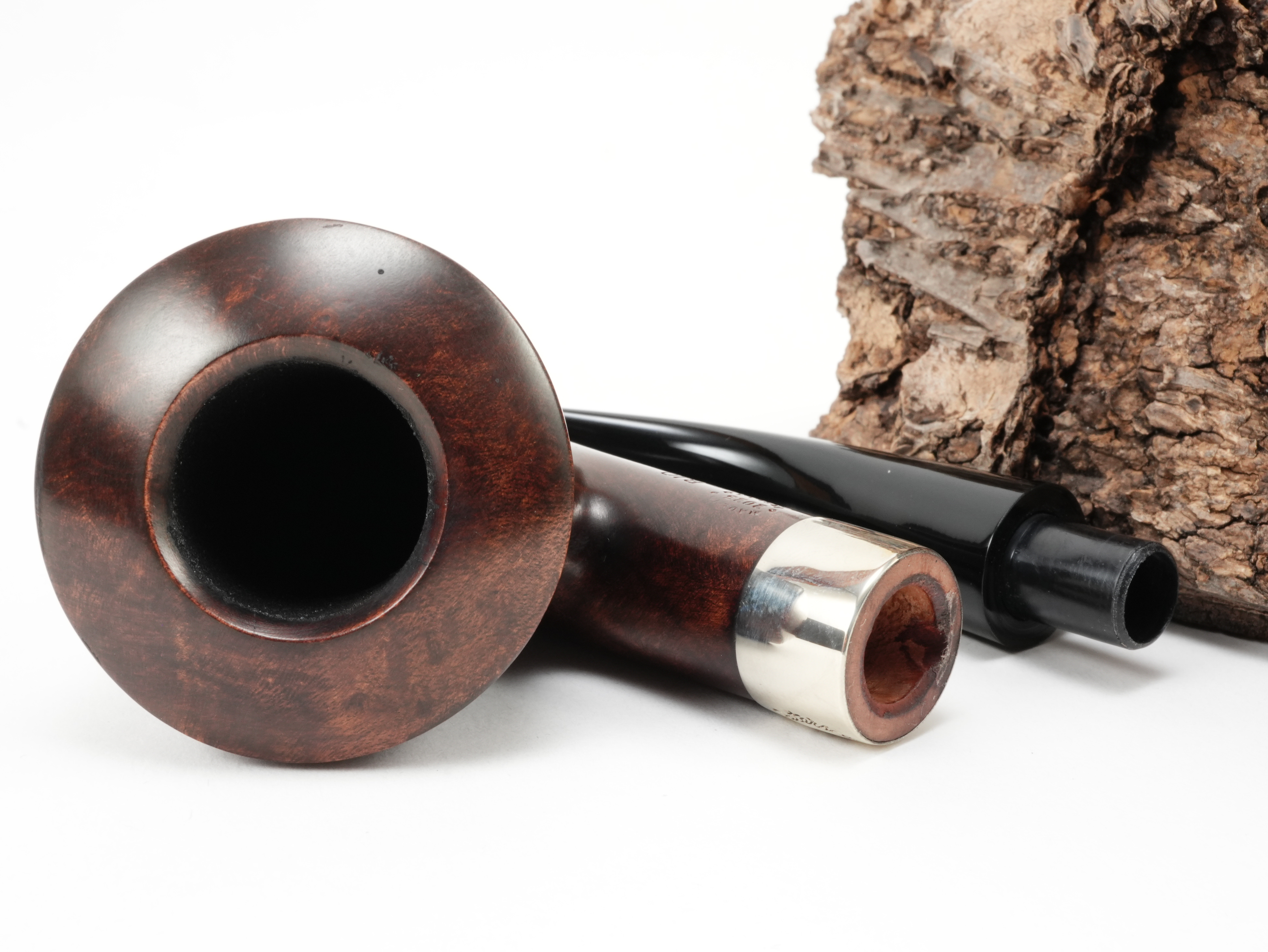 Zerlegte Peterson Aran B10 Nickel Pfeife mit Blick auf die 9mm Filterbohrung und die Zapfenverbindung des Acrylmundstücks