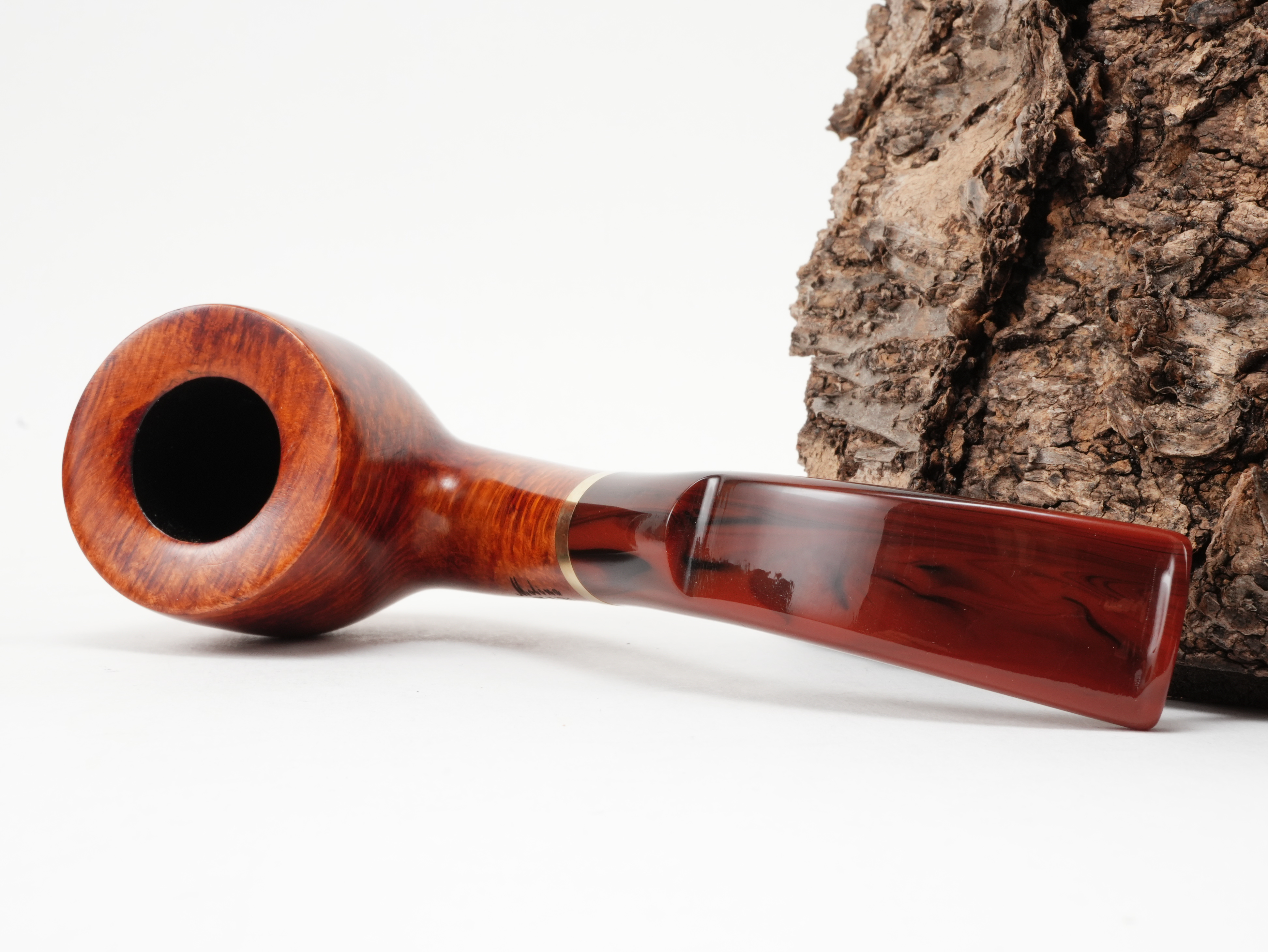 seitliche obere Ansicht der Tabakpfeife Molina Striato Terracotta Modell 13 aus terrakottafarbenem Bruyèreholz