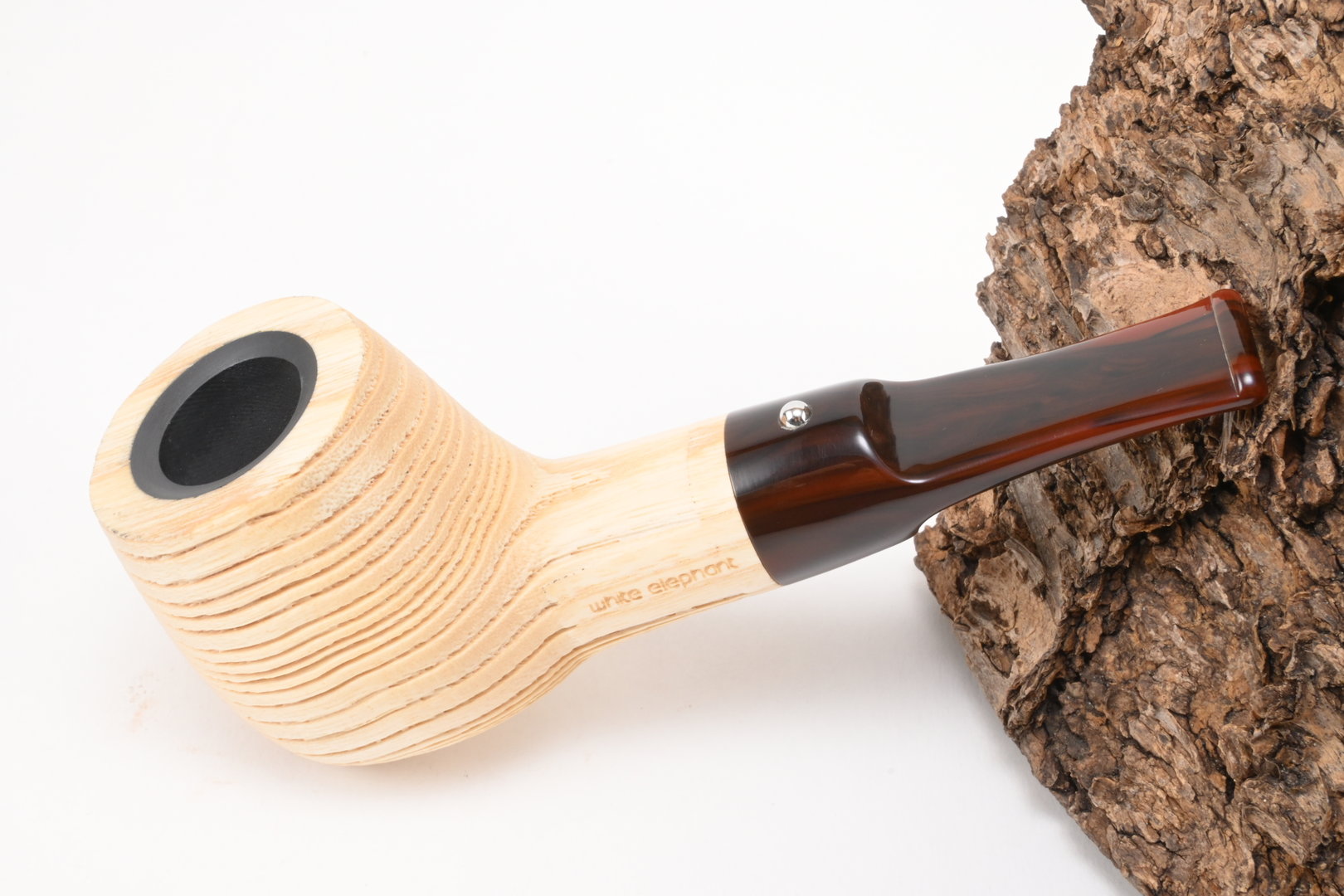 white_elephant_pipe_pfeife_etosha_6_1