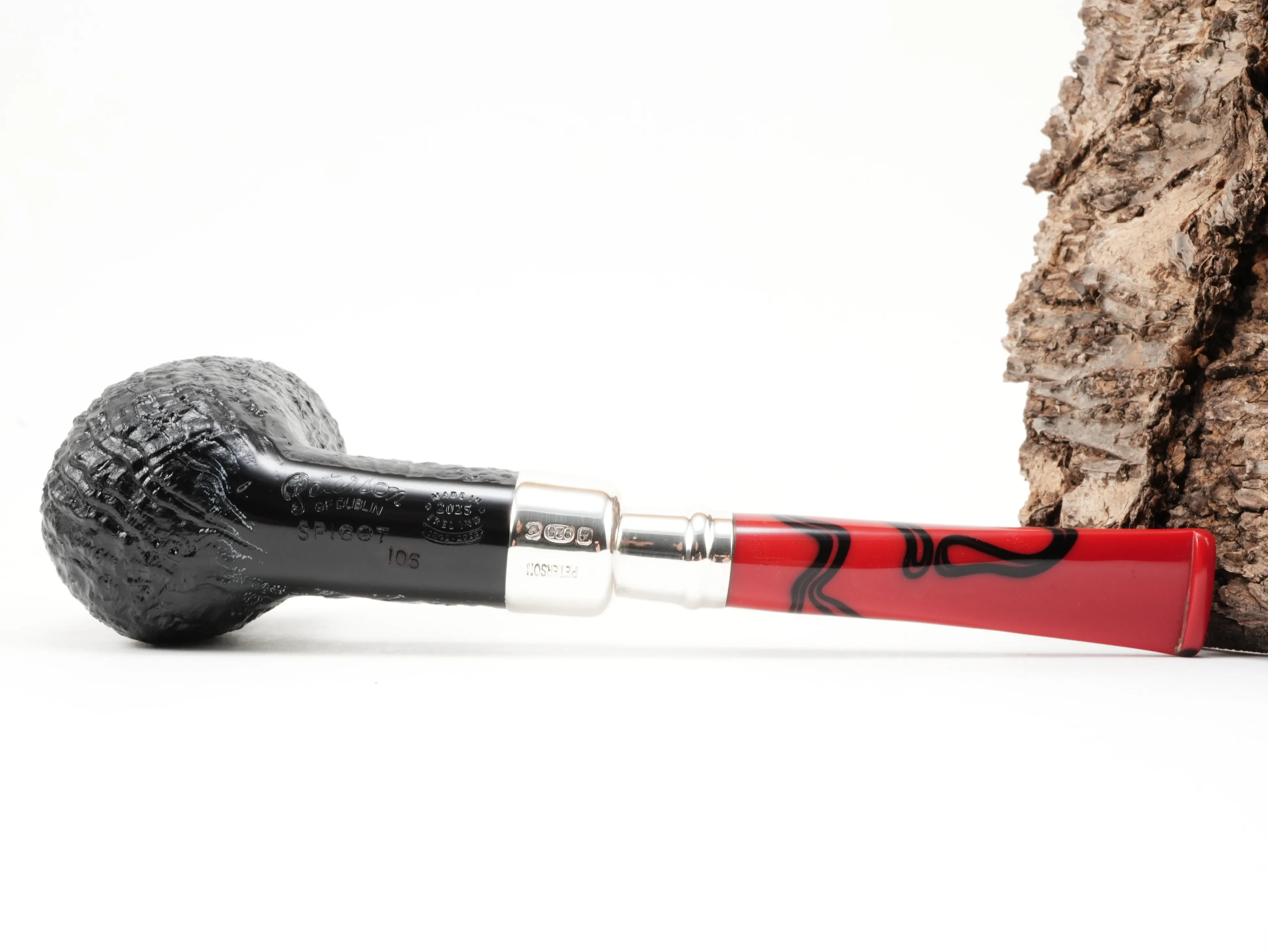 Unterseite der Peterson Dracula Spigot Sand 106 Pfeife mit Stempelung Peterson of Dublin Spigot 106 Made in Ireland und Dublin Hallmarks am Silber