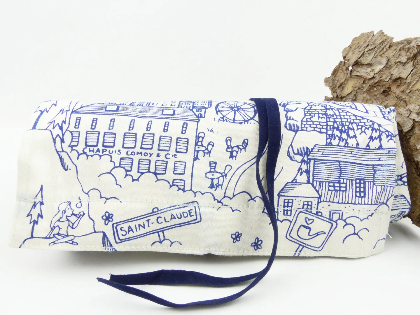 chacom_reverse_calabash_pouch_