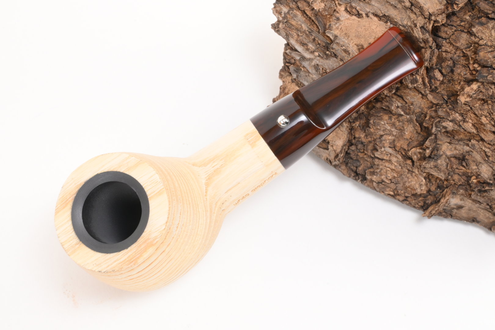 white_elephant_pipe_pfeife_etosha_6_3