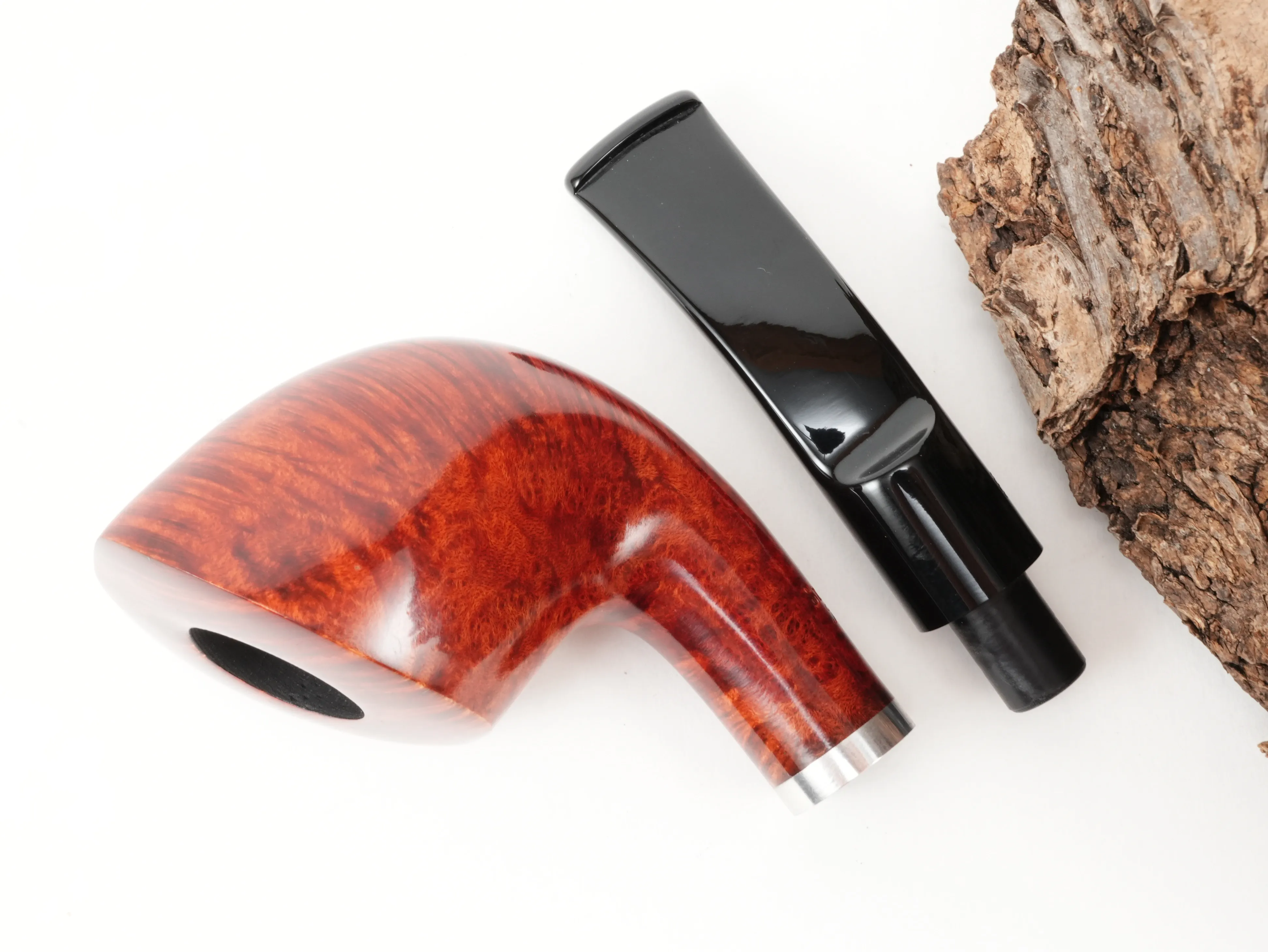Draufsicht auf die zerlegte Stanwell København Terracotta 409 Pfeife mit getrenntem glattem Freestyle-Pfeifenkopf und schwarzem Mundstück