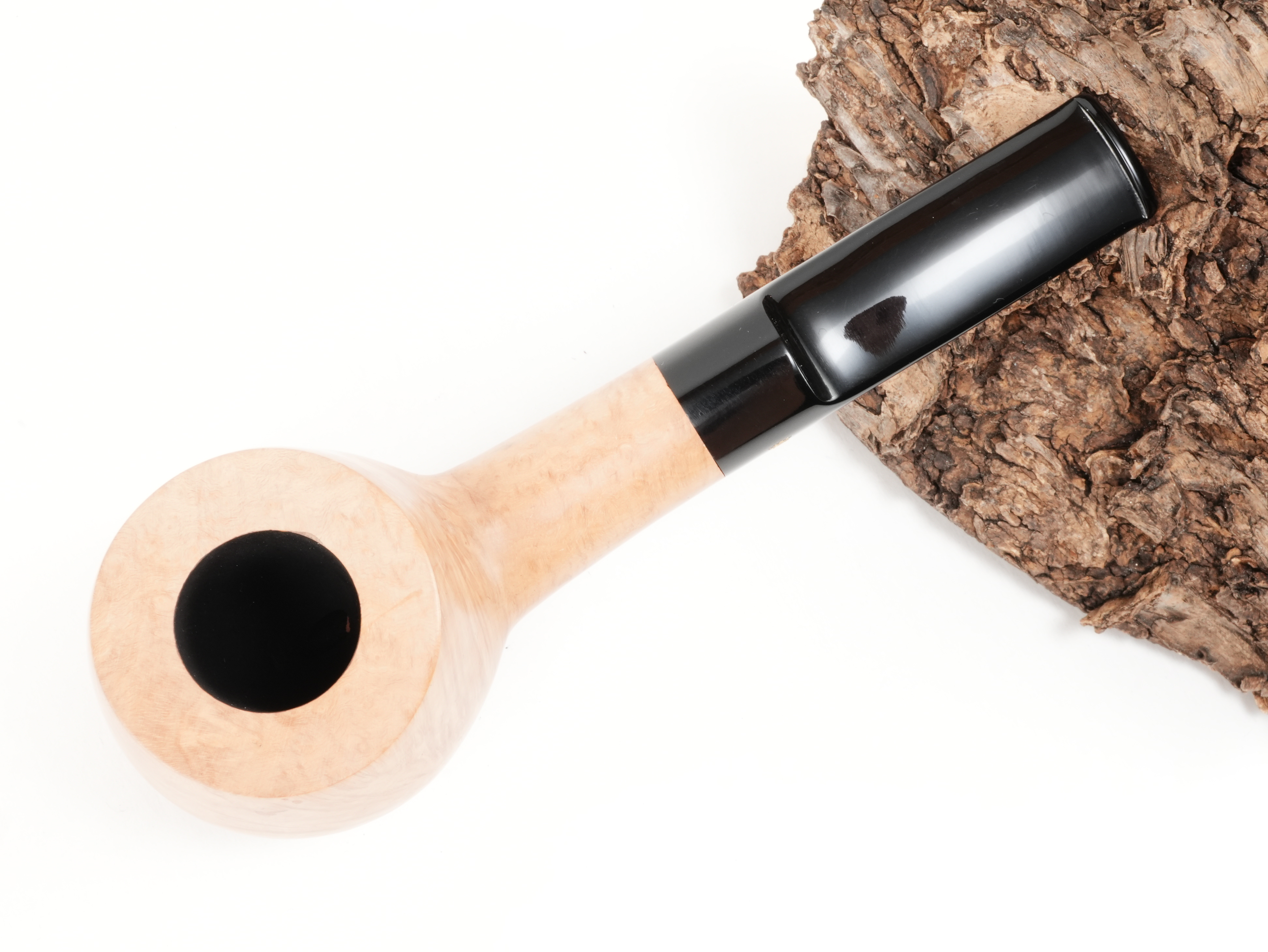 Stehende Stanwell Authentic Natural 11 in der Draufsicht mit Blick auf den leicht auslaufenden Pfeifenkopf und die Tabakkammer