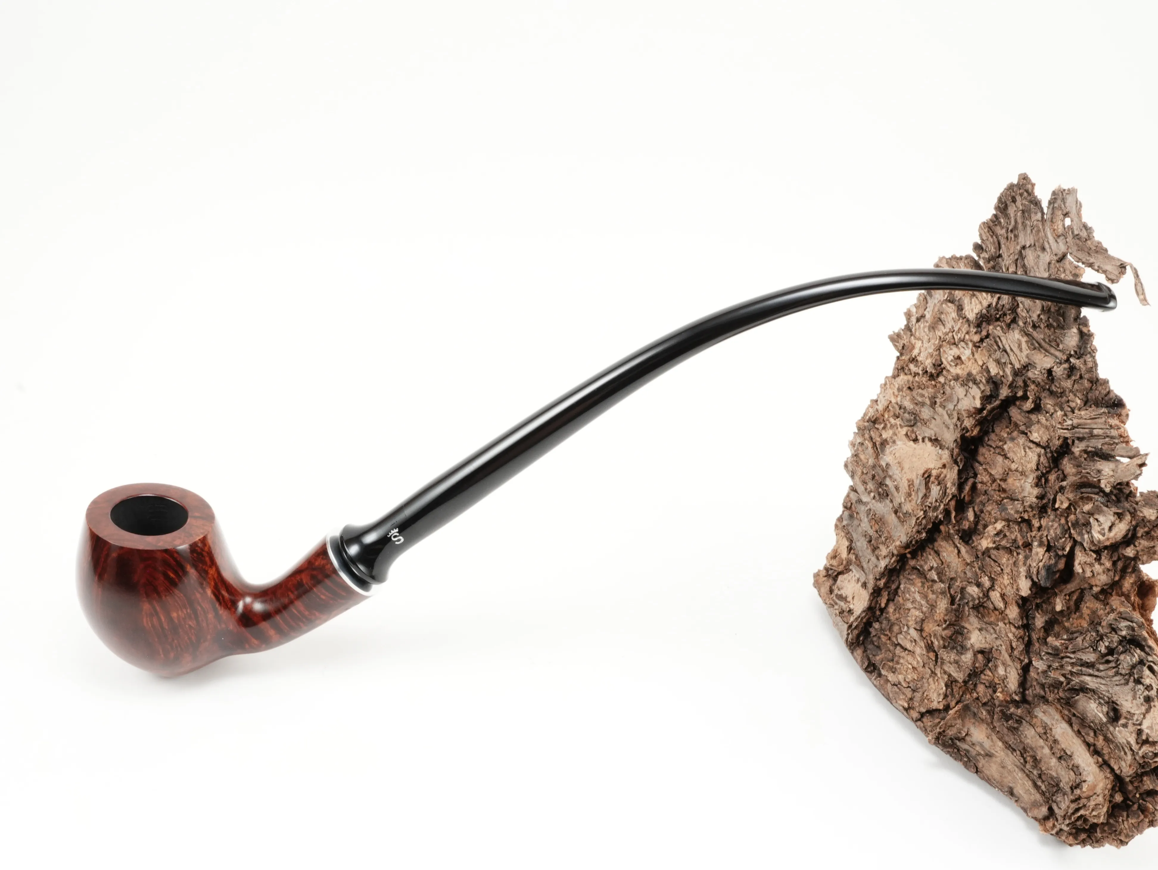 Stanwell H.C. Andersen Braun 7 Lesepfeife mit langem Ebonitmundstück und Metallring – Titelbild schräg von oben