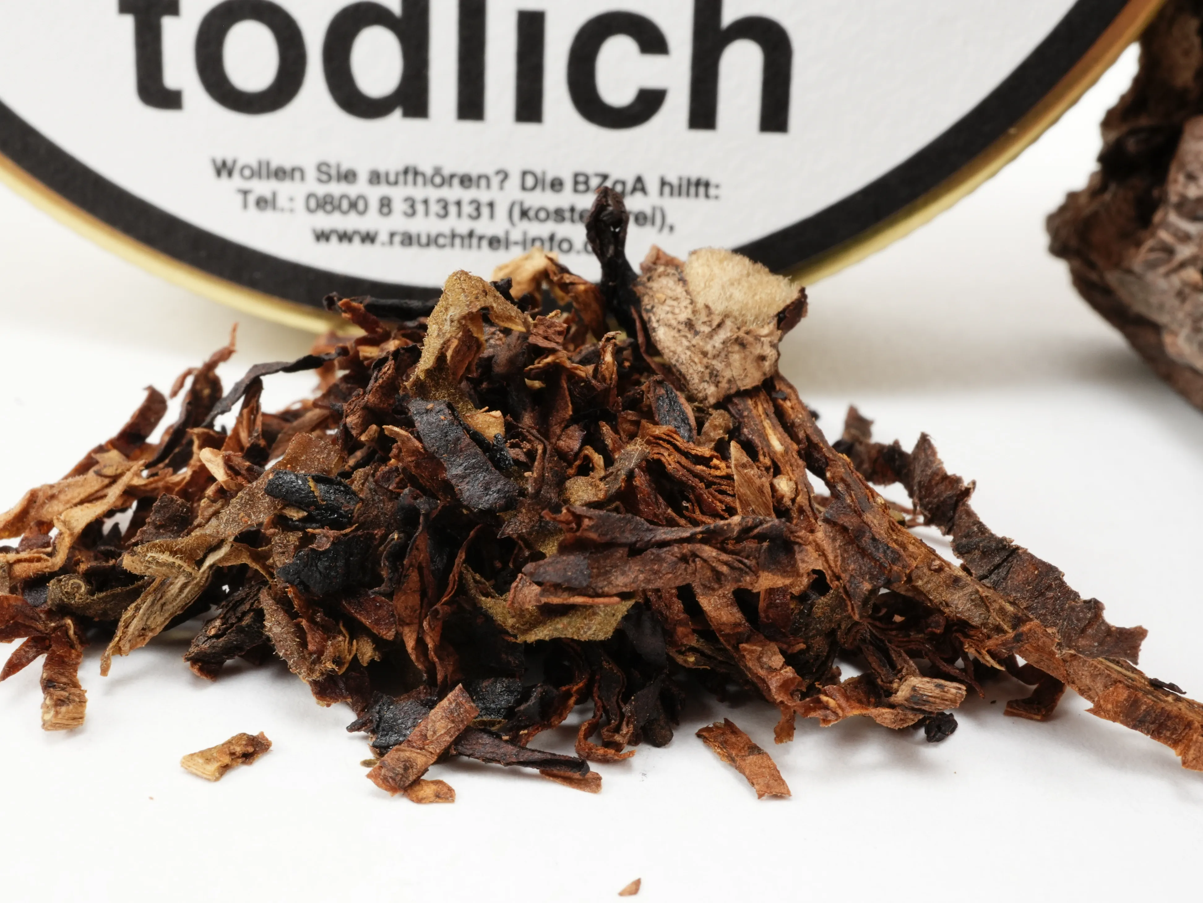 Nahaufnahme der Kopp Wood I Tabakmischung aus Dark Virginia, Kentucky, Izmir Oriental, Izmir Latakia, Black Cavendish und US Perique
