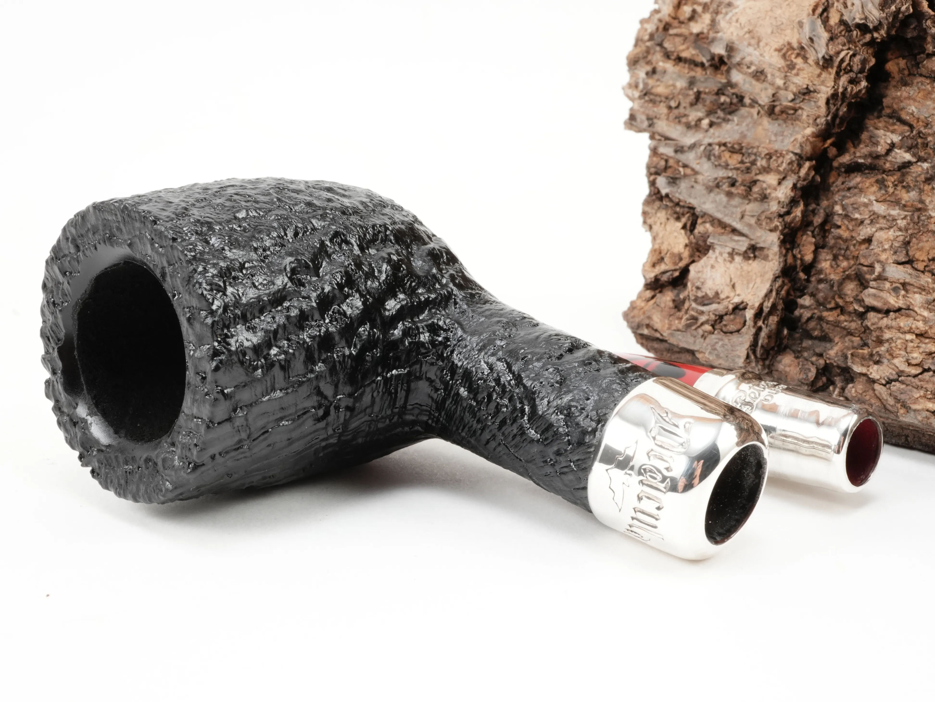 Zerlegte Peterson Dracula Spigot Sand 106 Pfeife mit Blick auf die Spigot-Steckverbindung aus Sterling Silber am Holmende