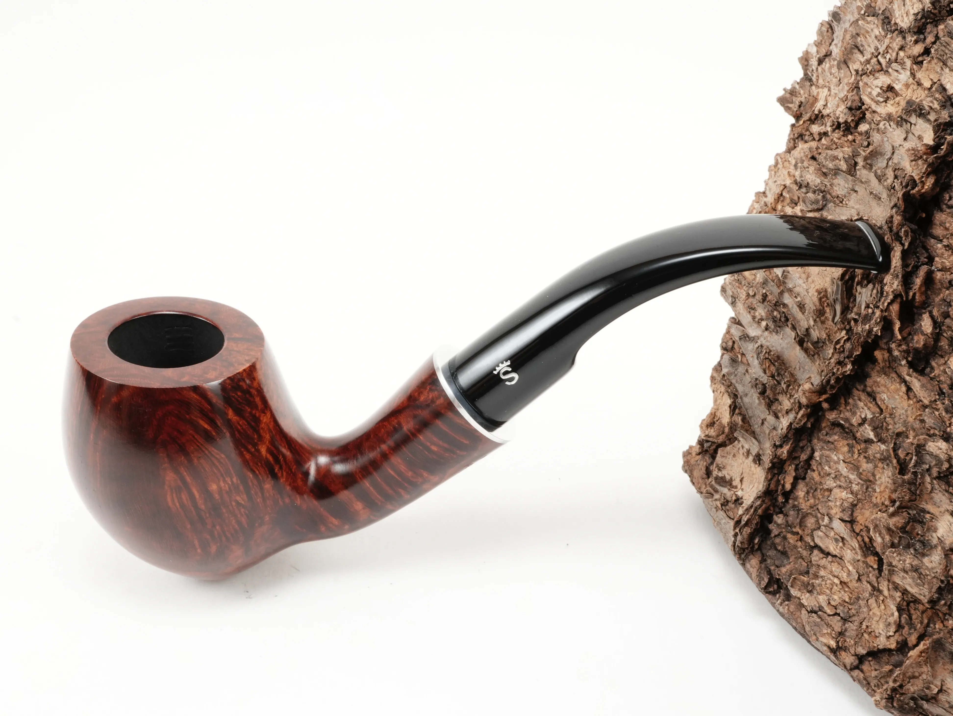 Dunkelbraune Stanwell H.C. Andersen Braun 7 Bent-Pfeife mit kurzem Acrylmundstück – Titelbild schräg von oben